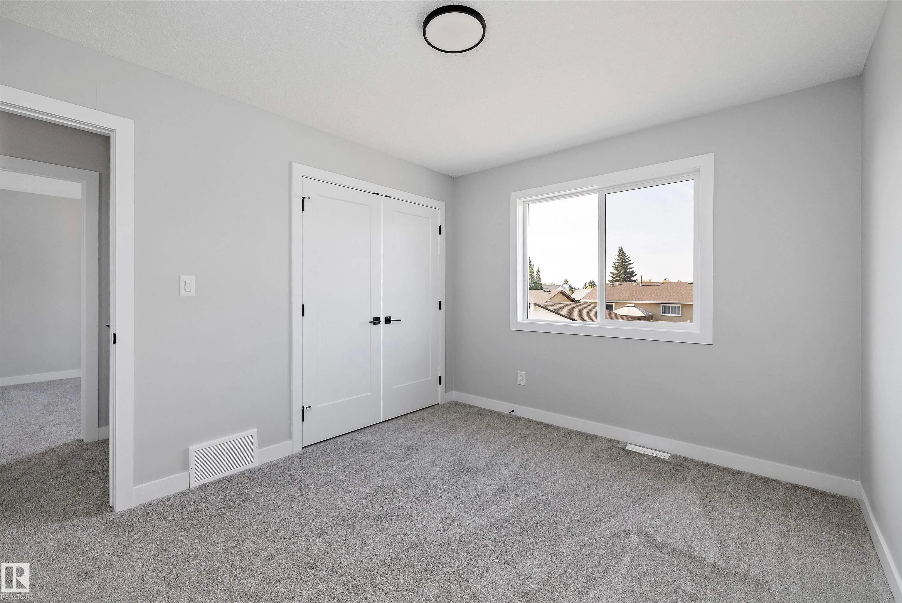 72 MAPLE Crescent