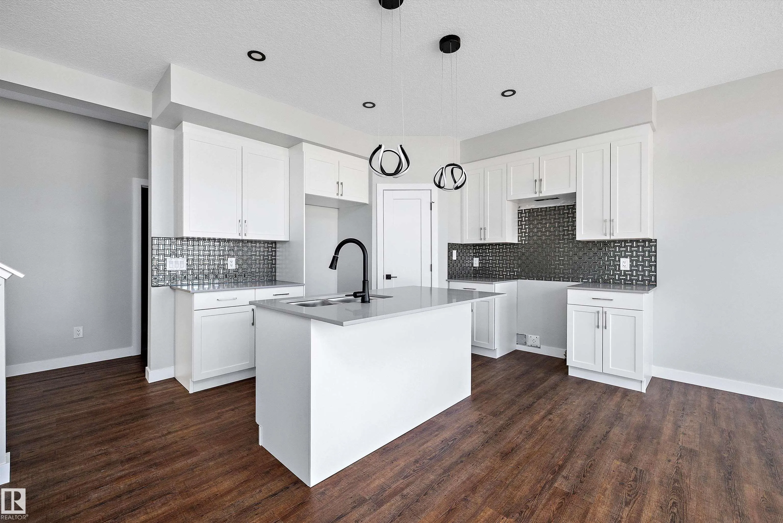 72 MAPLE Crescent