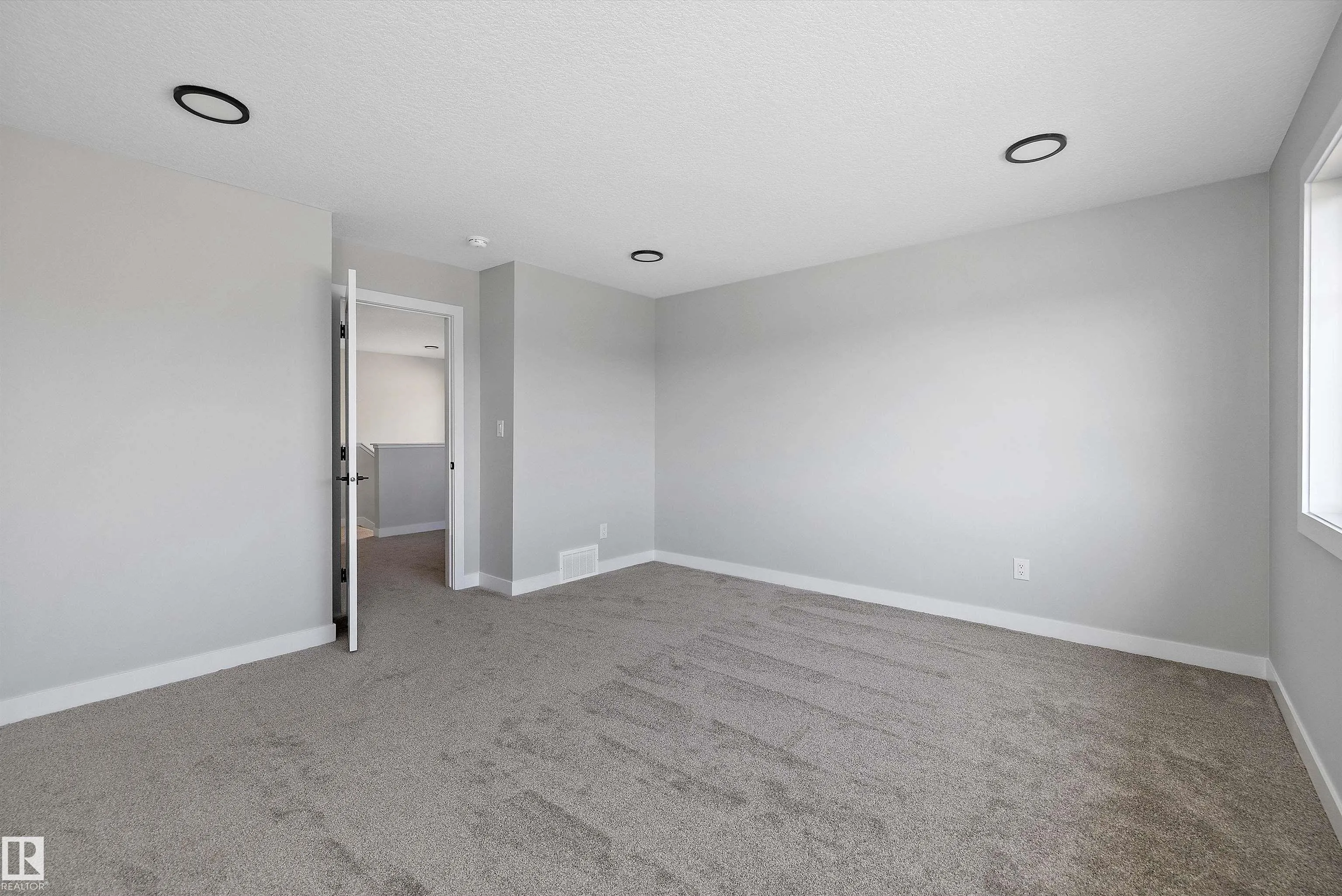 72 MAPLE Crescent
