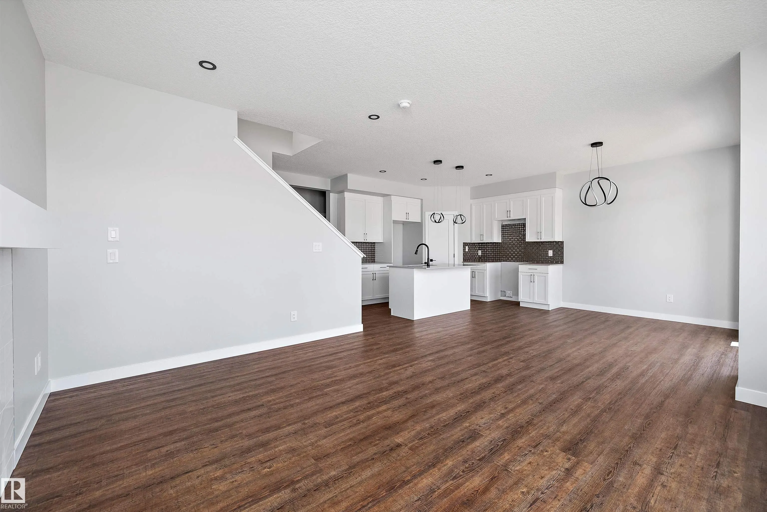 72 MAPLE Crescent