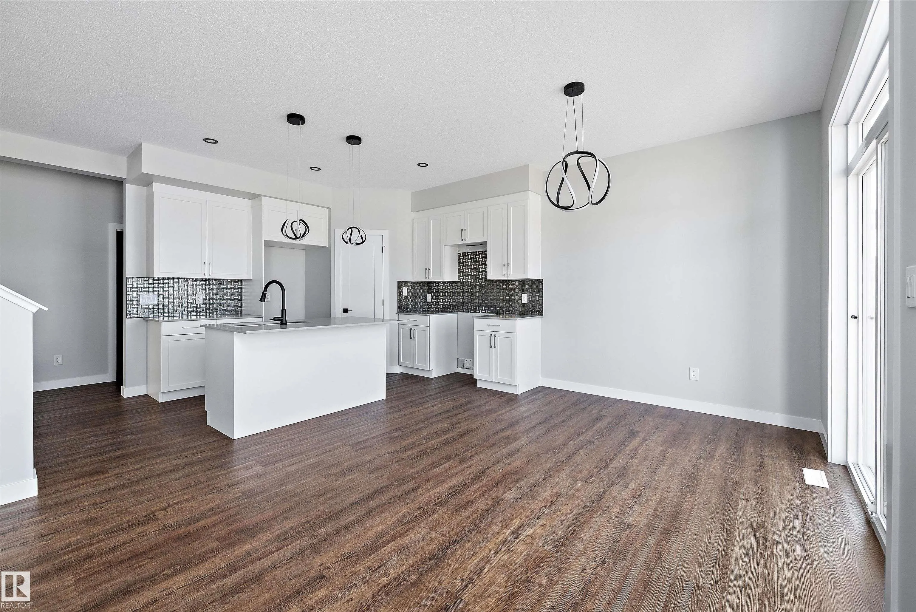 72 MAPLE Crescent
