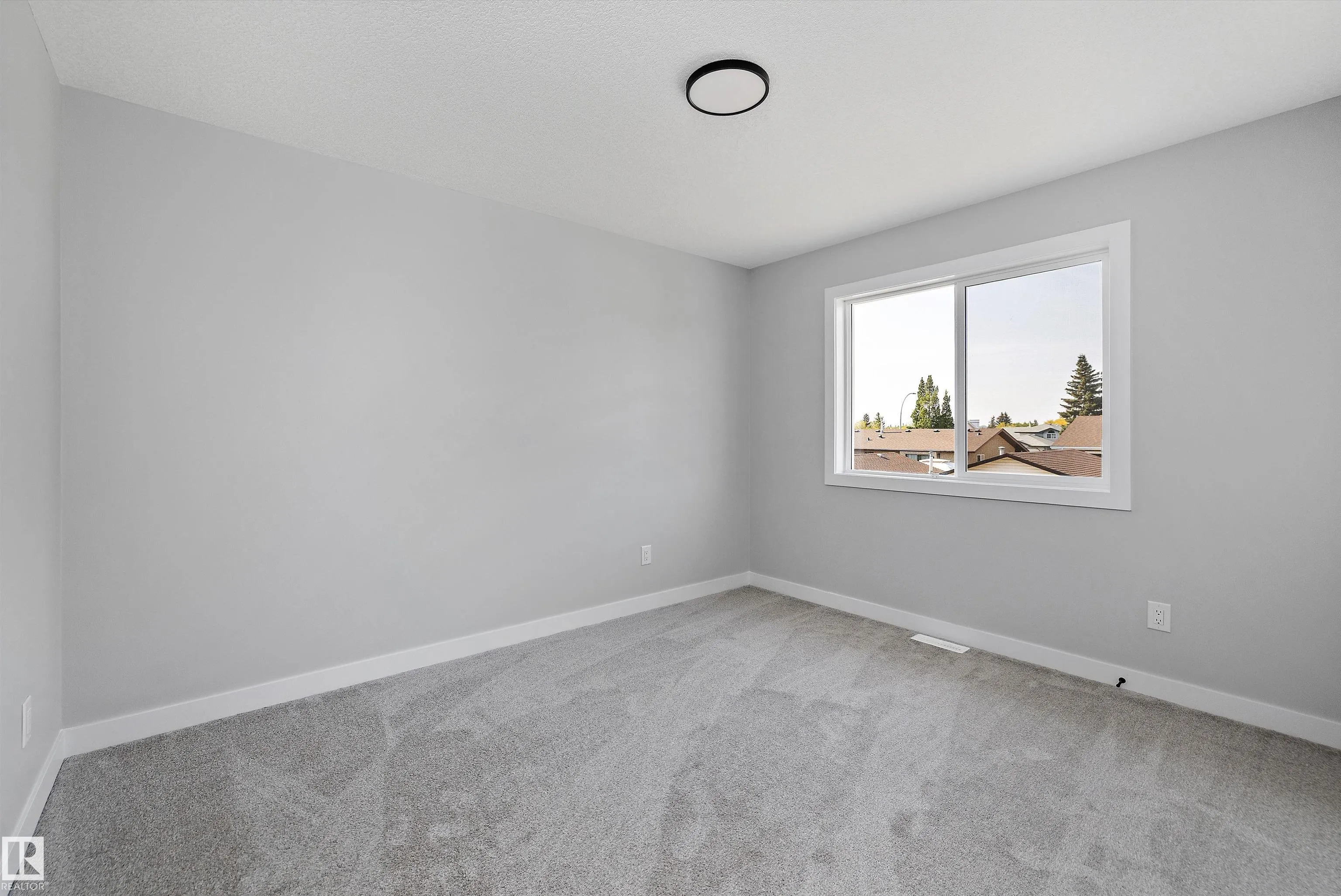 72 MAPLE Crescent