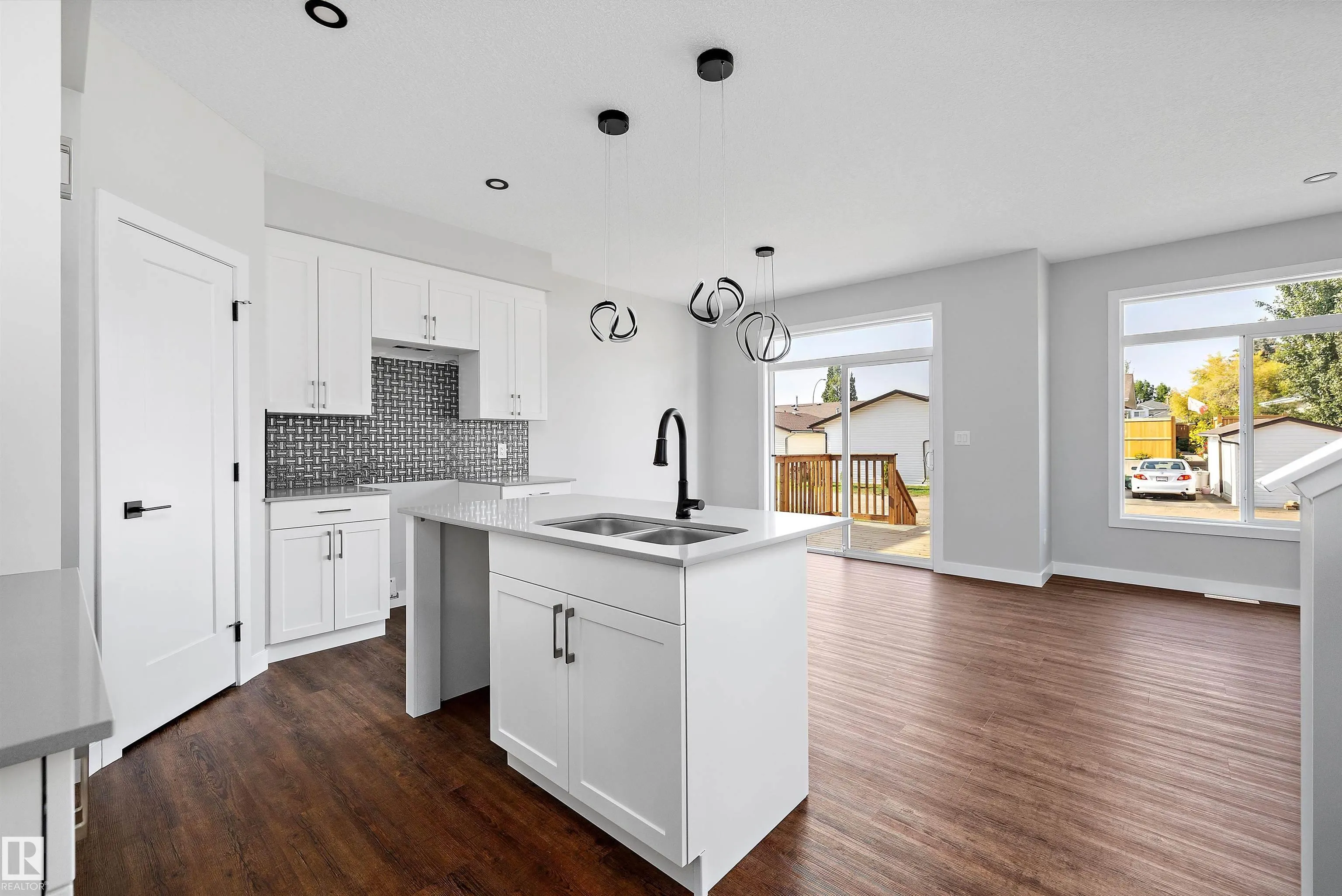 72 MAPLE Crescent