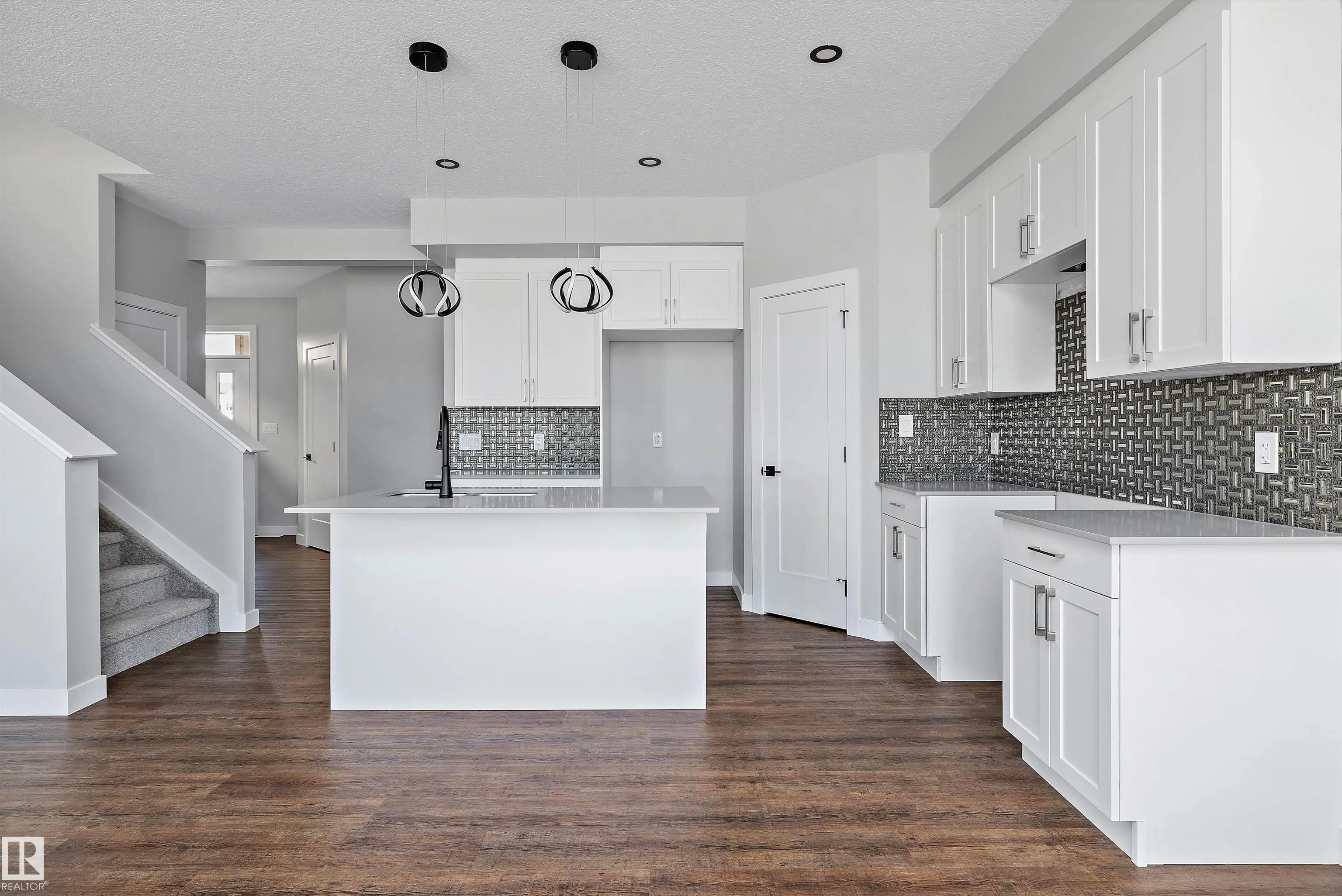 72 MAPLE Crescent