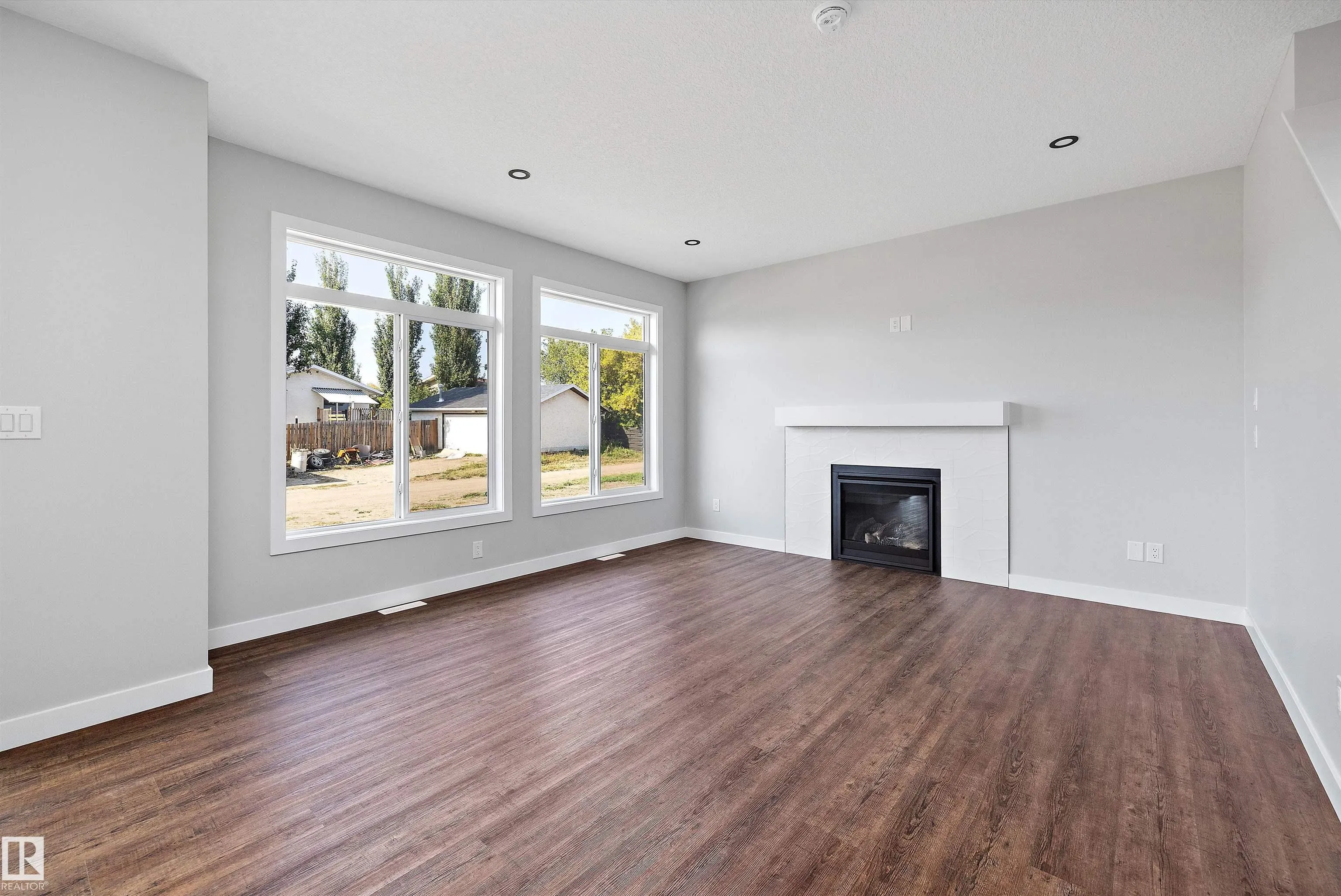 72 MAPLE Crescent