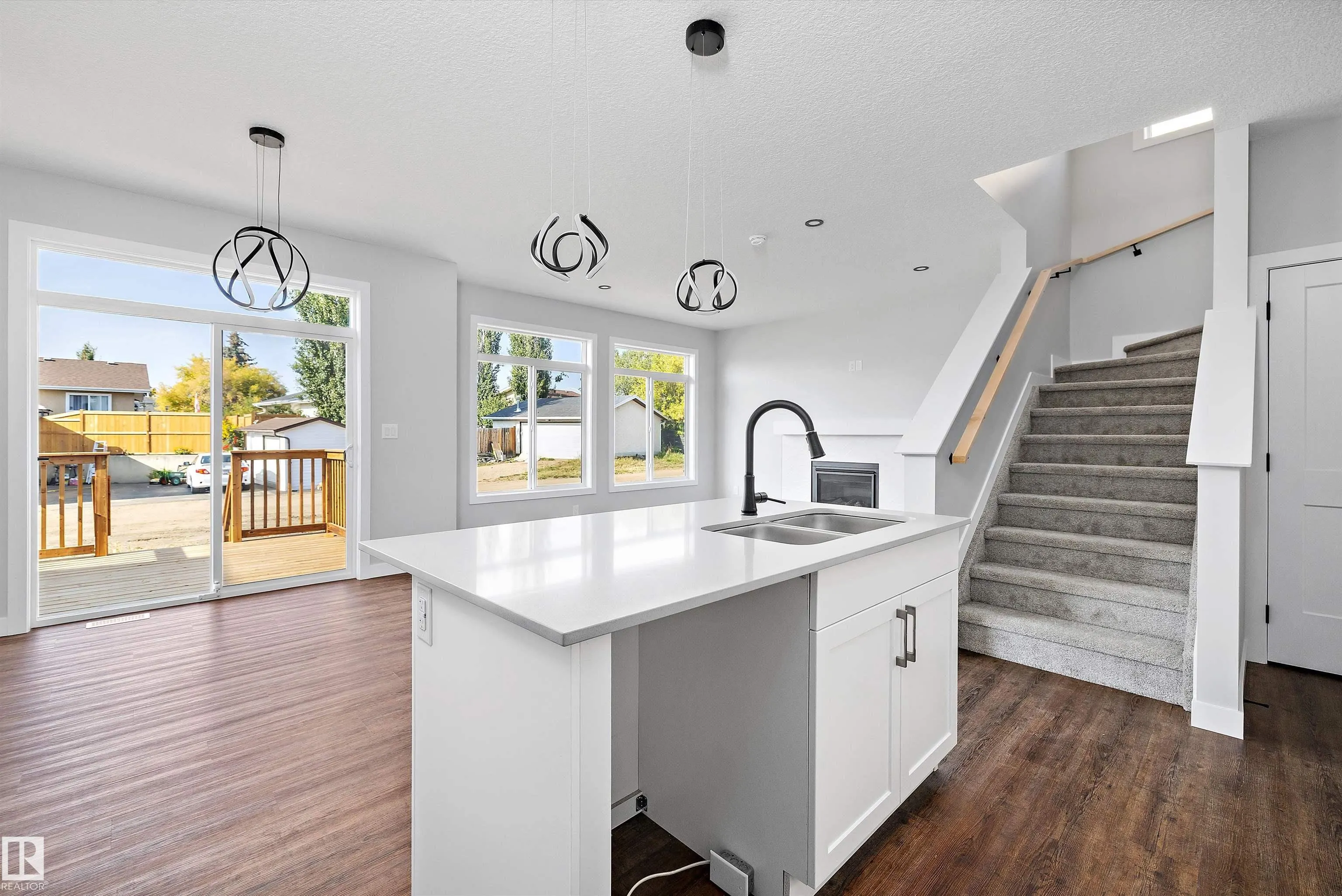 72 MAPLE Crescent