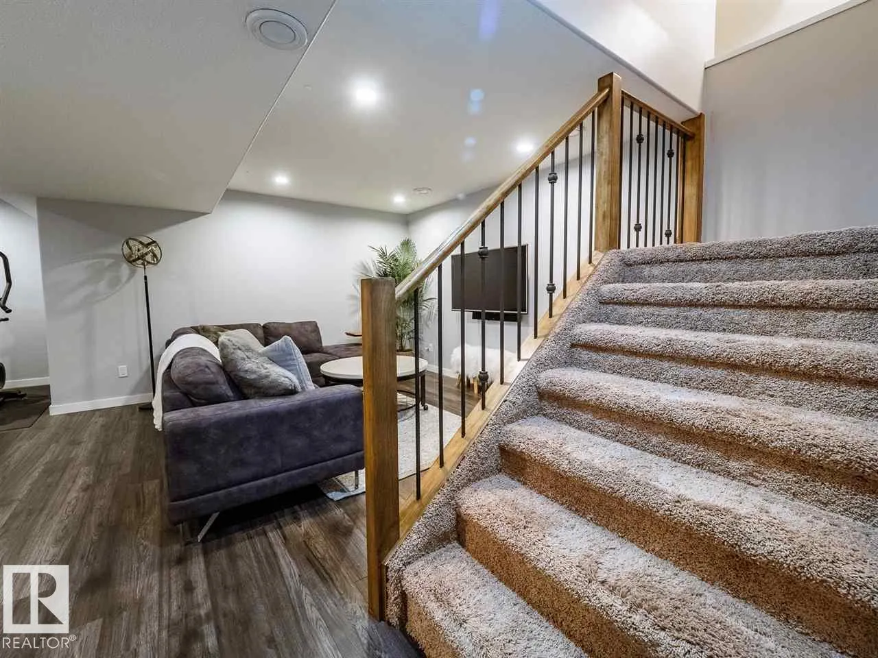 1618 WATES Close