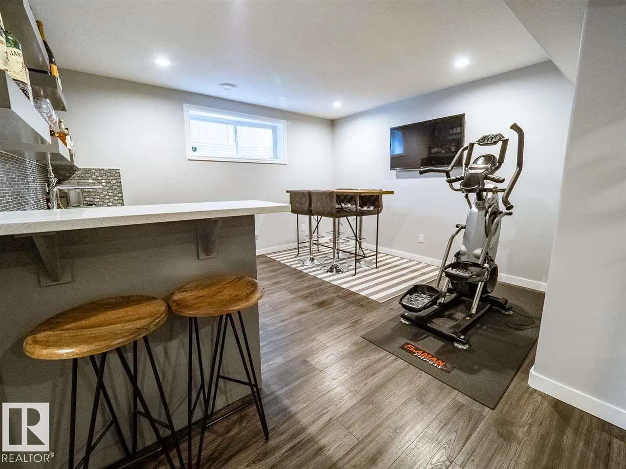 1618 WATES Close