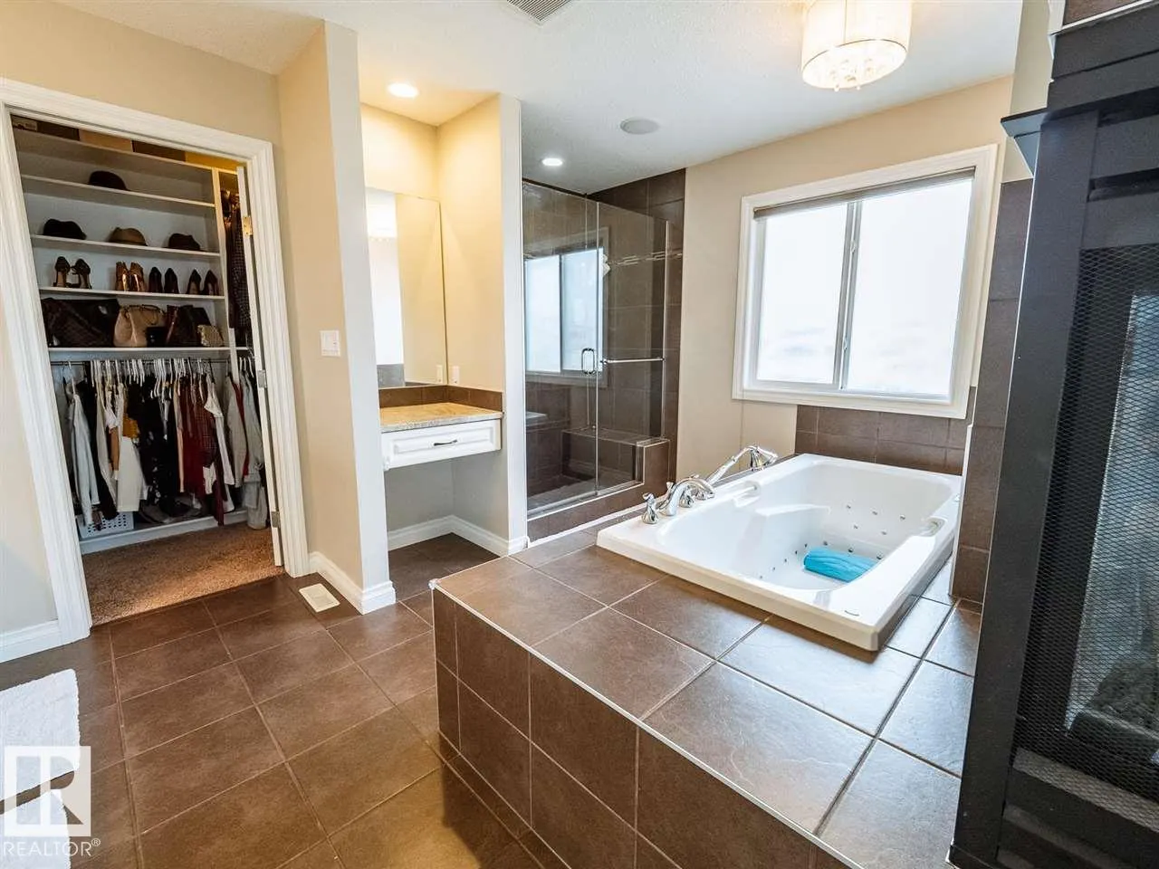 1618 WATES Close