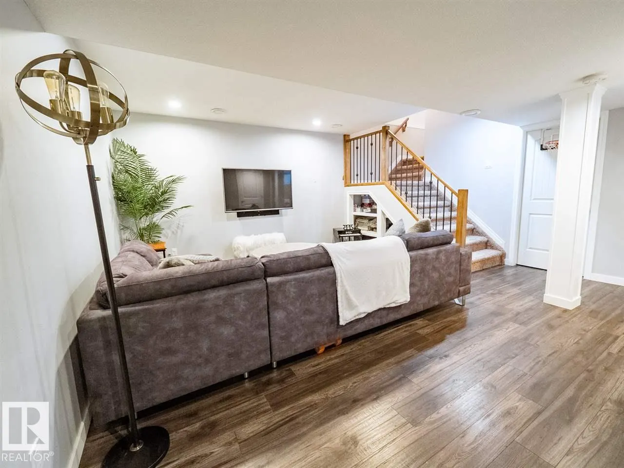 1618 WATES Close