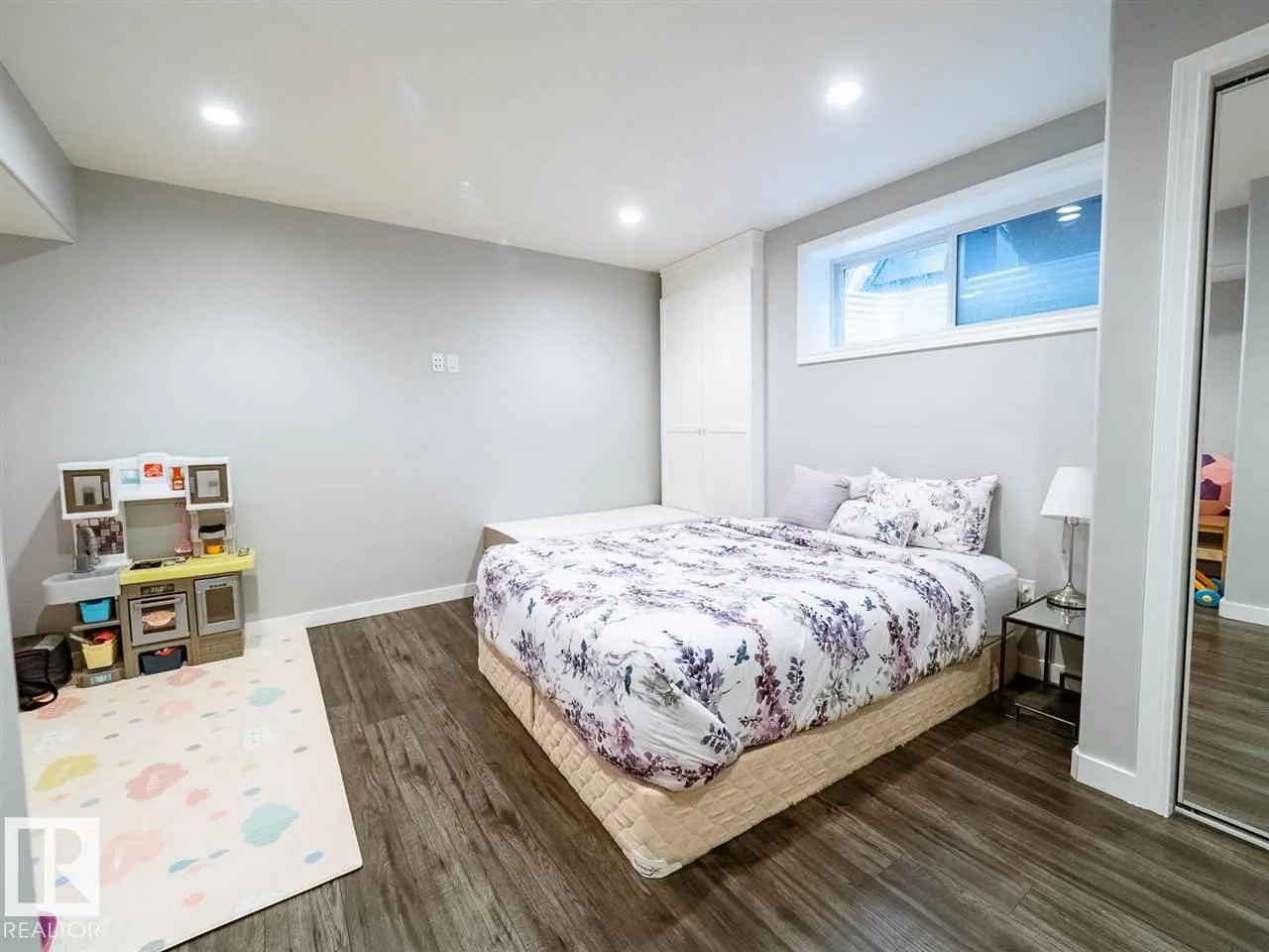 1618 WATES Close