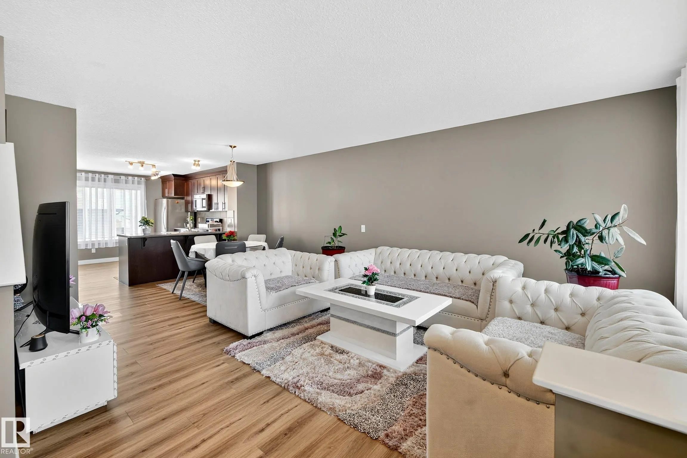 7327 EDGEMONT Way