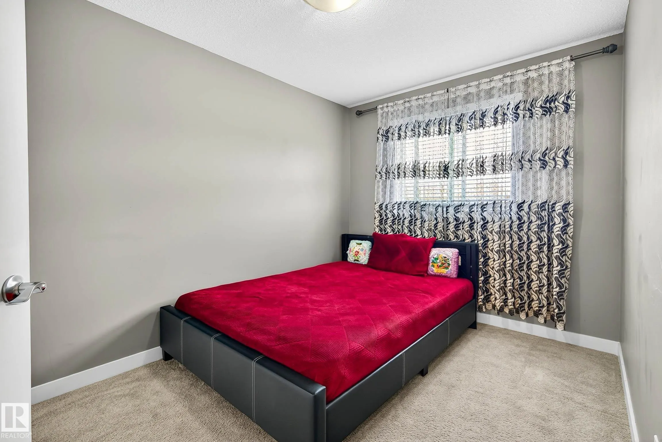 7327 EDGEMONT Way