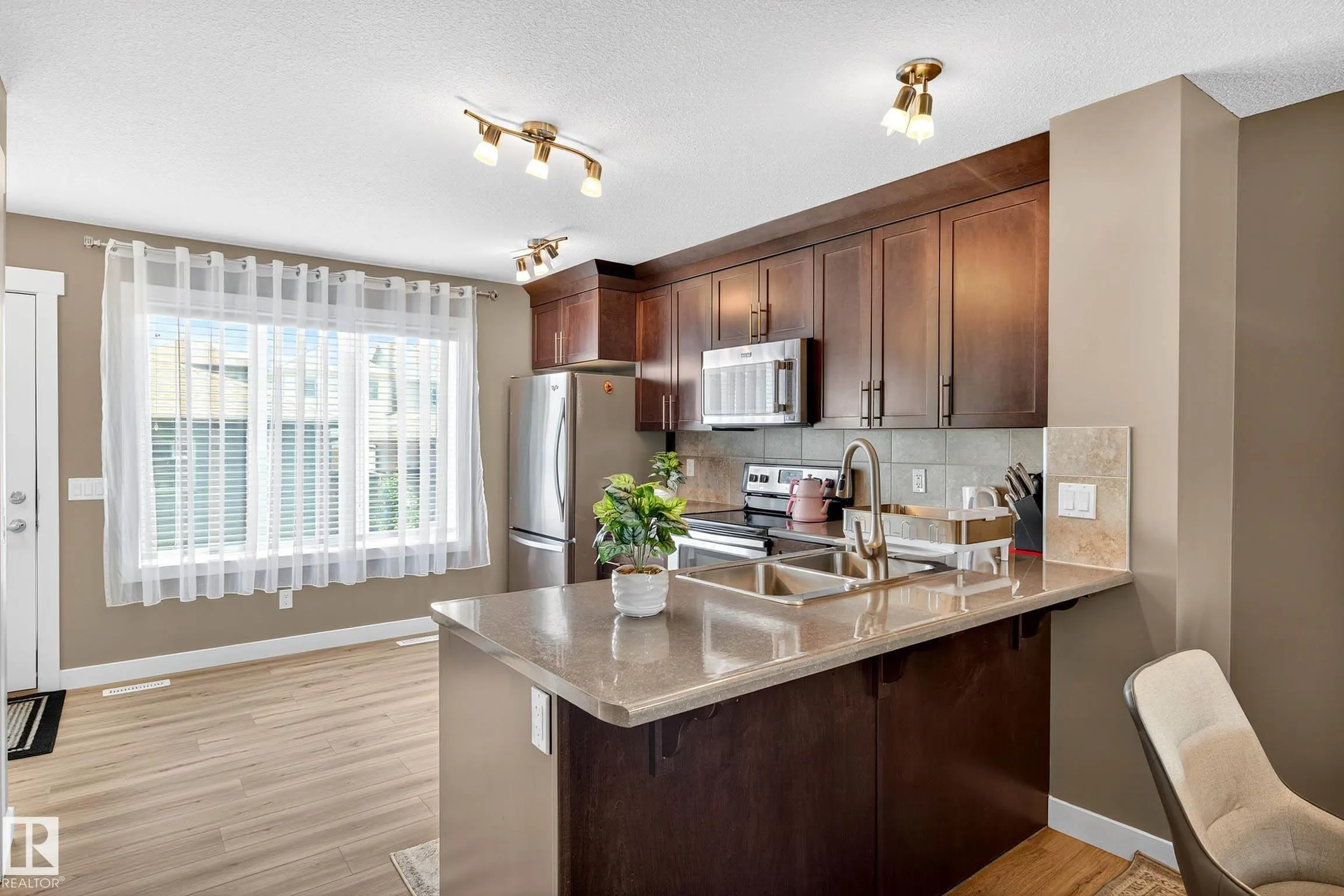 7327 EDGEMONT Way