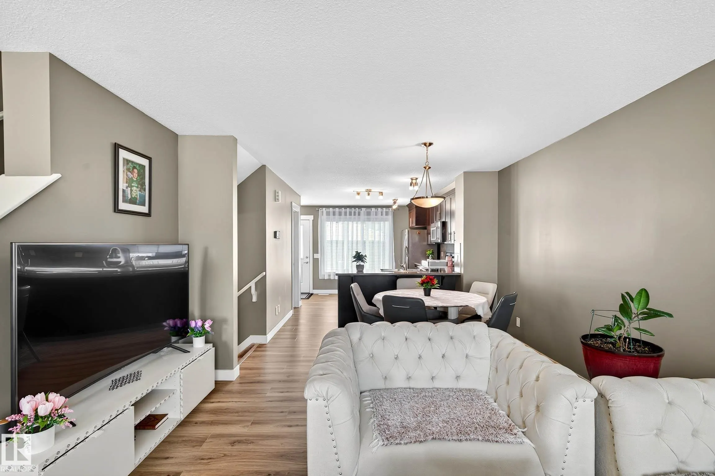 7327 EDGEMONT Way