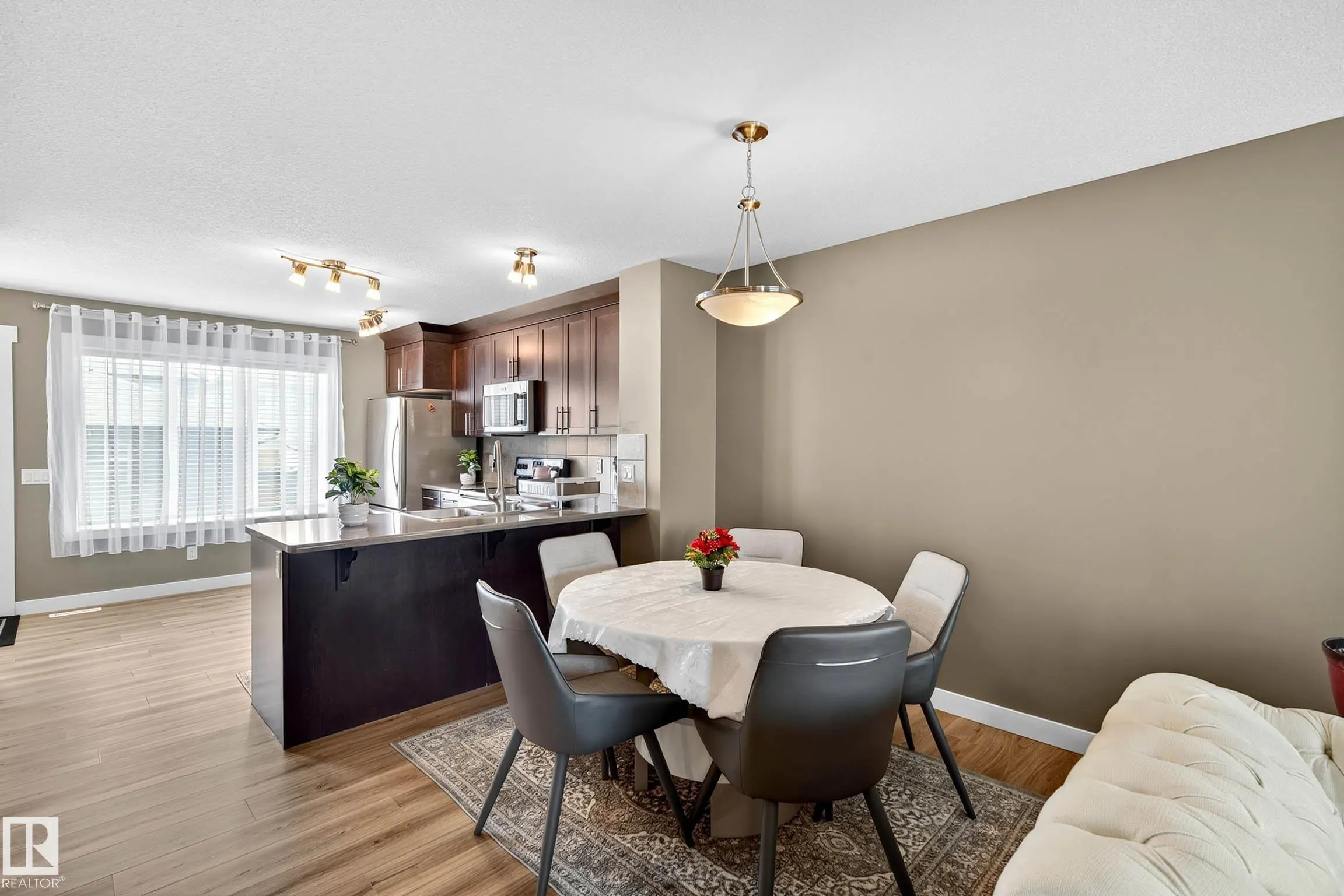 7327 EDGEMONT Way