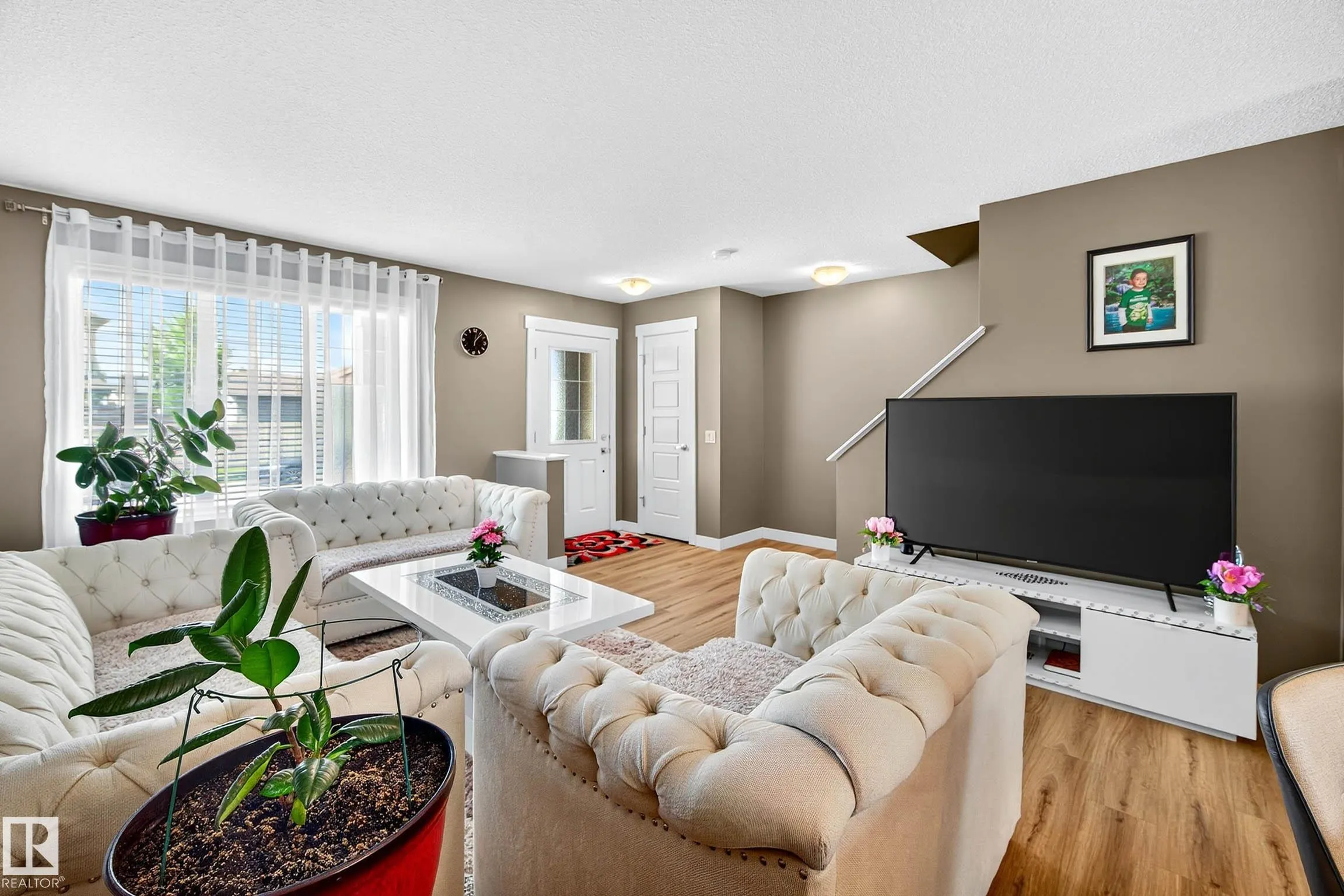 7327 EDGEMONT Way