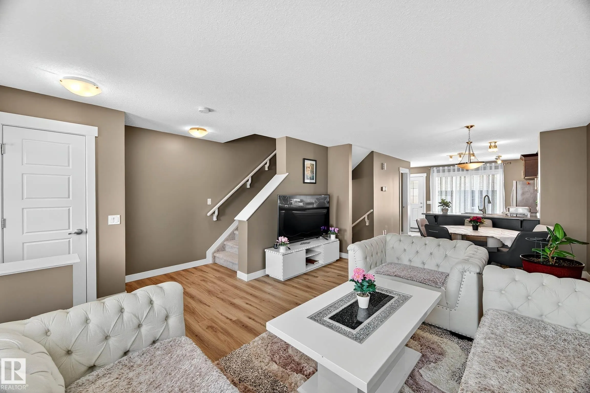 7327 EDGEMONT Way
