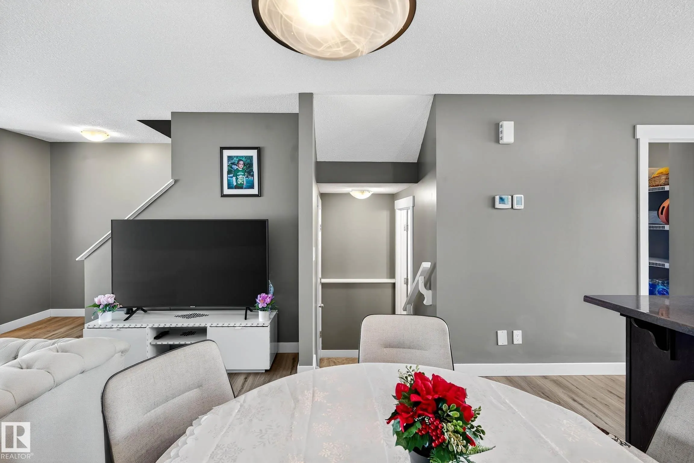 7327 EDGEMONT Way