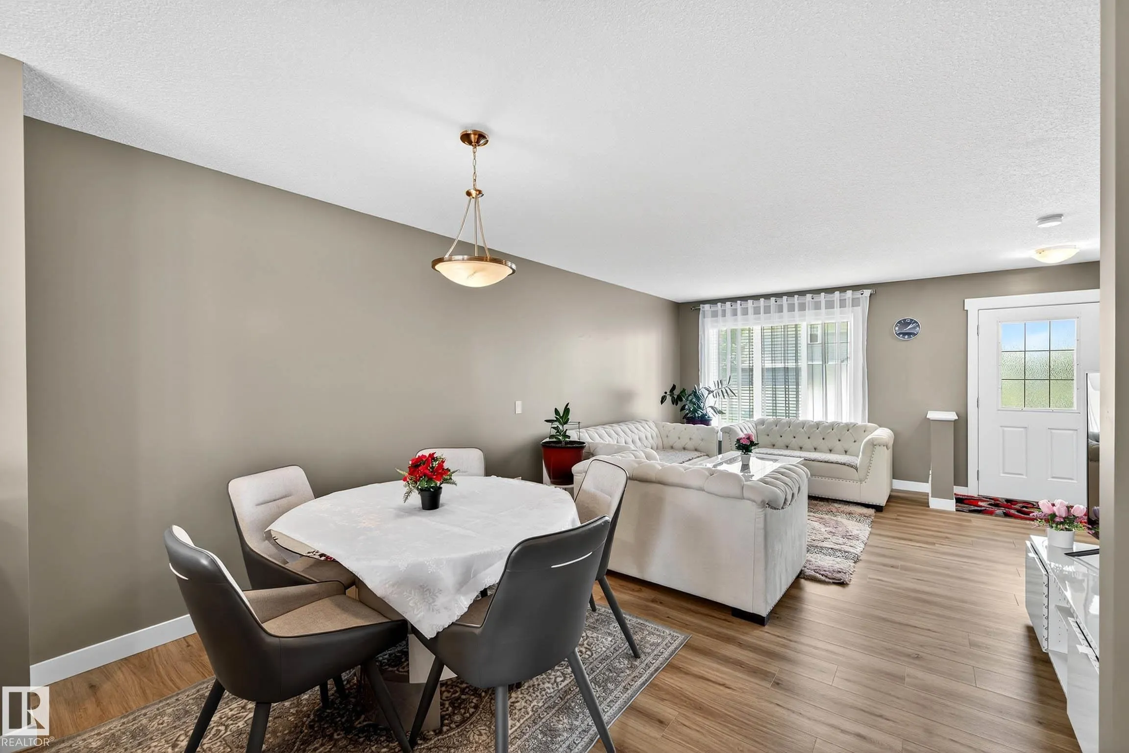 7327 EDGEMONT Way