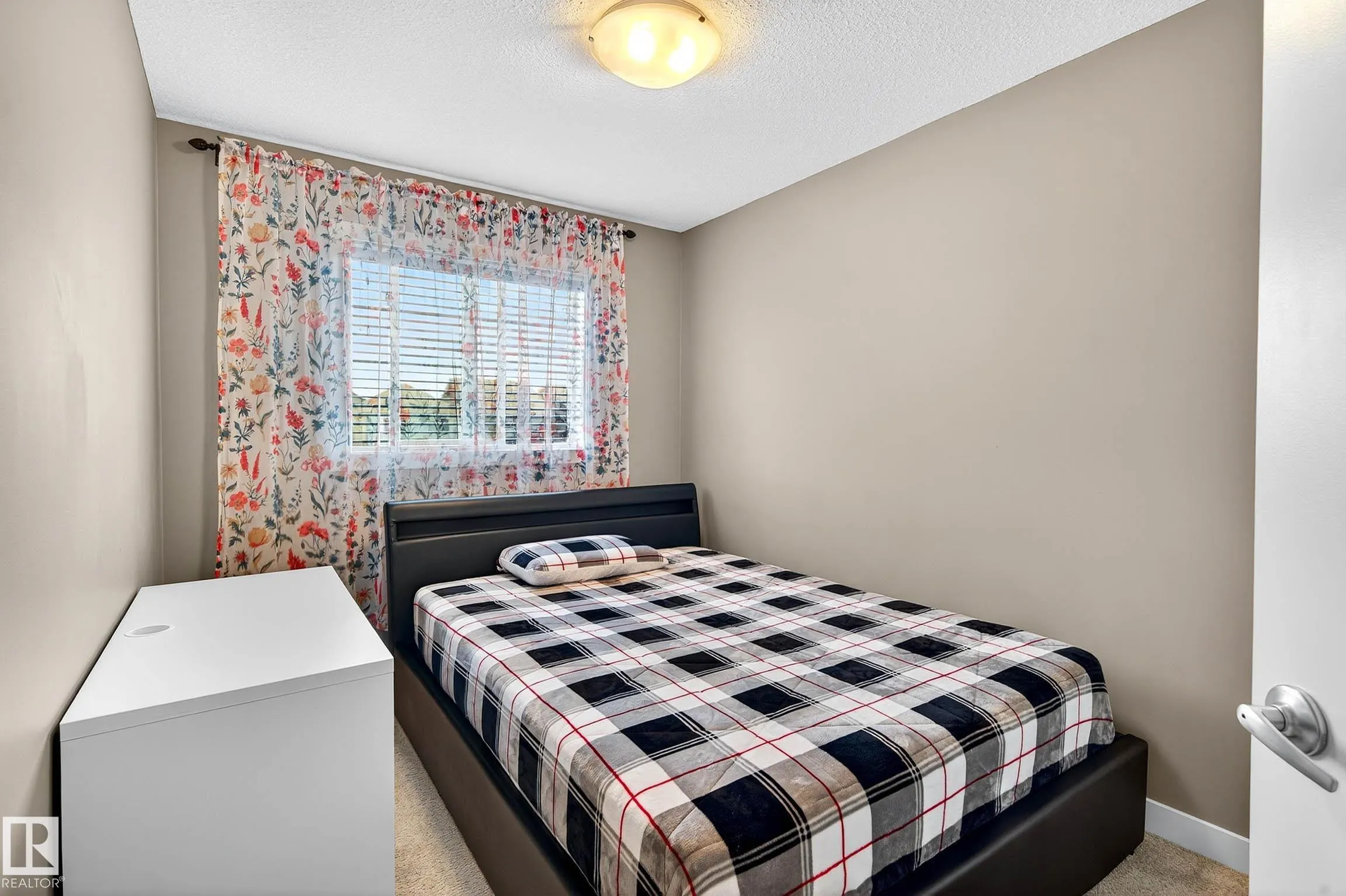7327 EDGEMONT Way