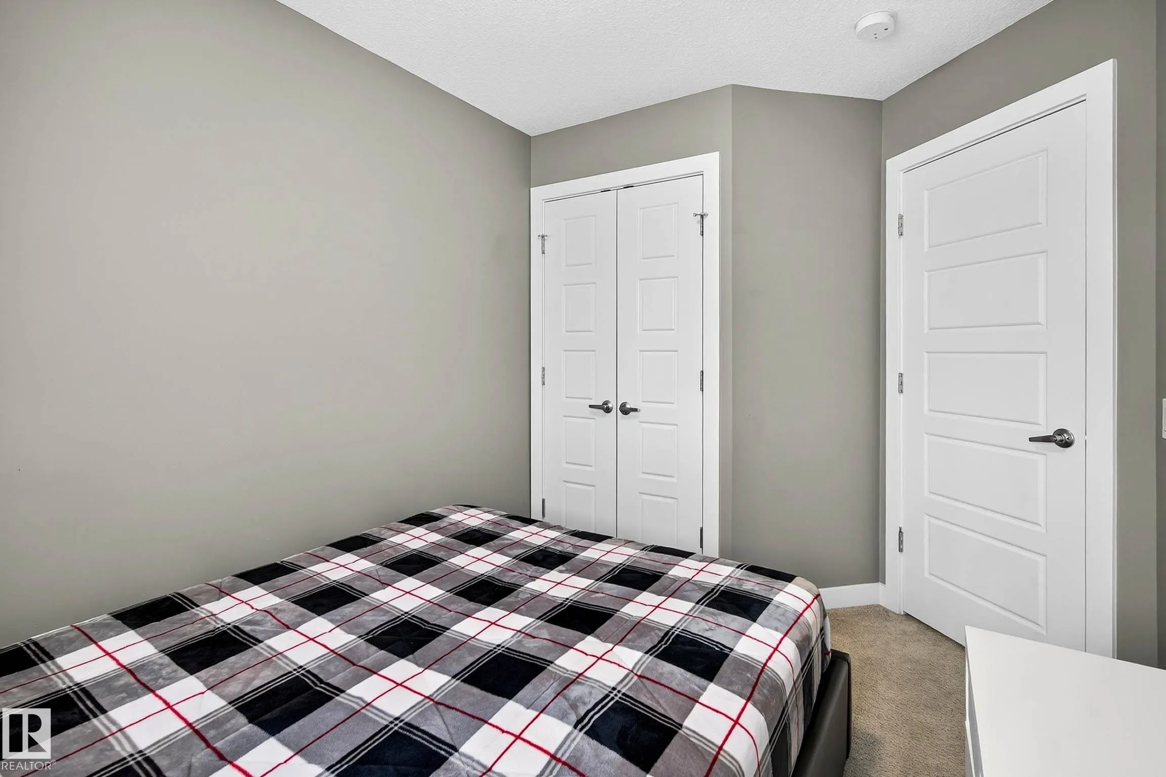 7327 EDGEMONT Way