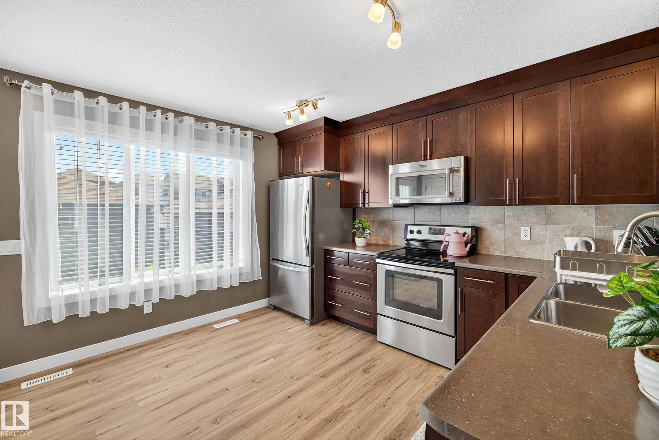 7327 EDGEMONT Way