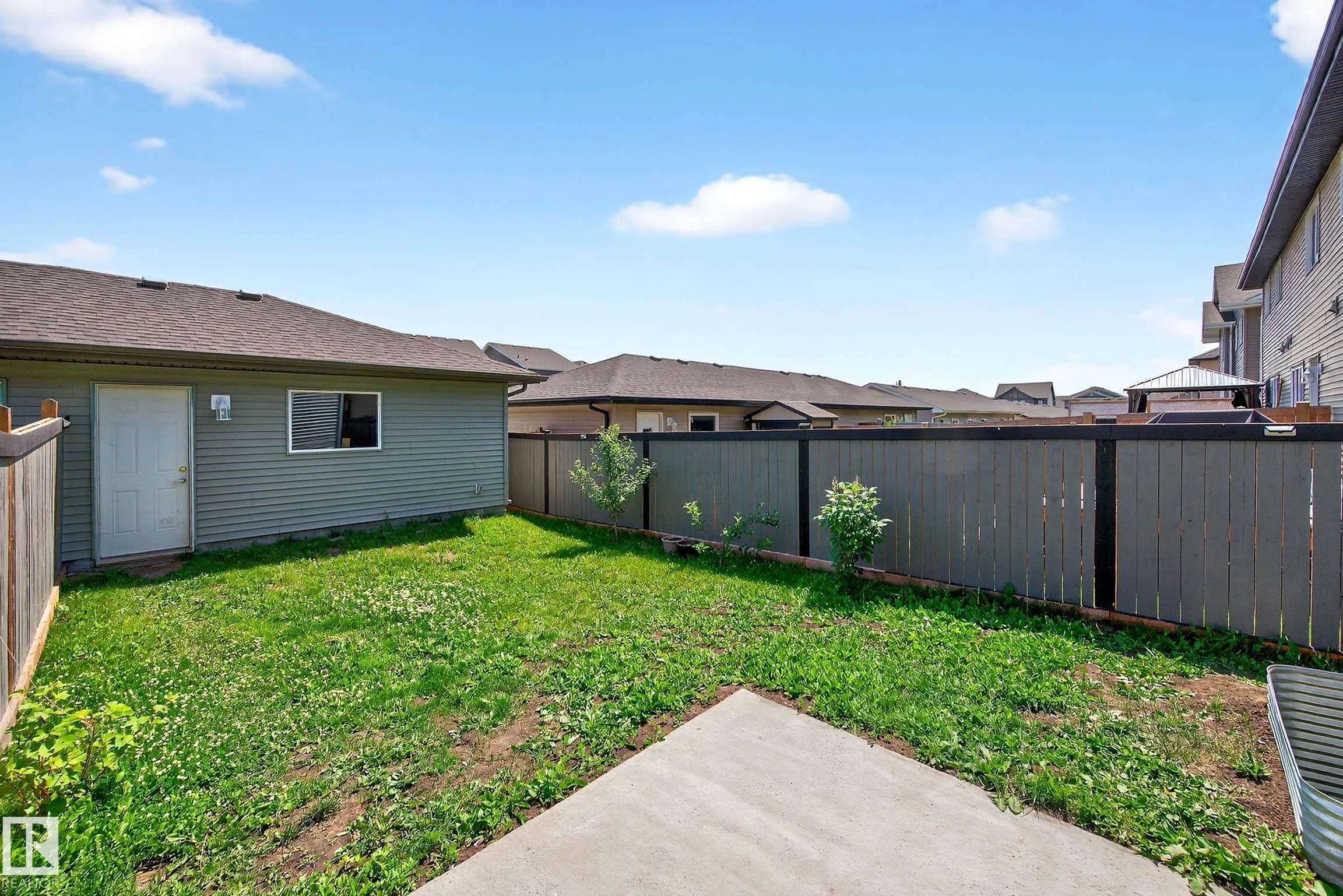 7327 EDGEMONT Way
