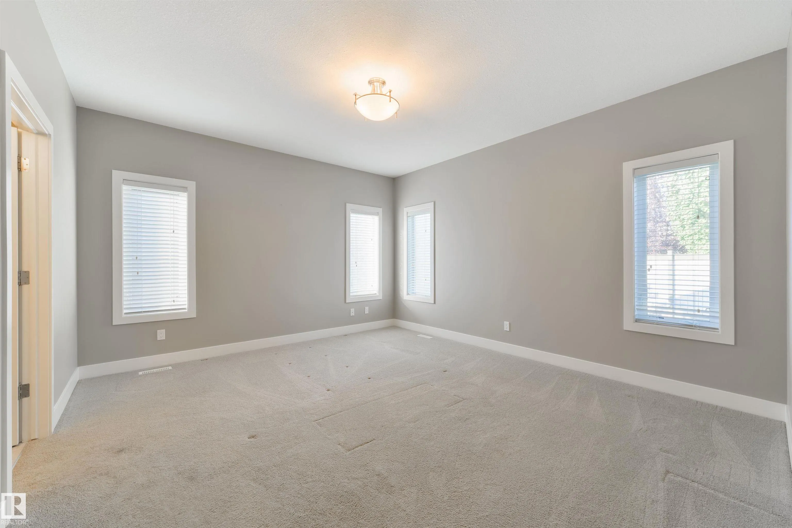 50 HEATHERGLEN Drive