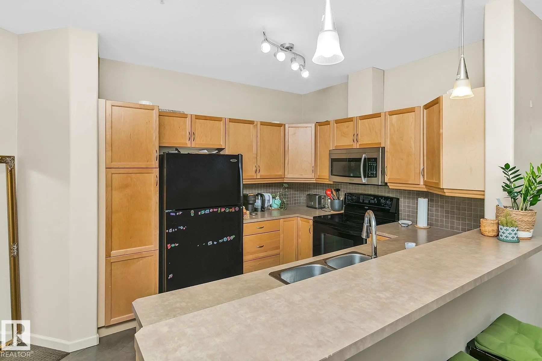 2503 HANNA Crescent