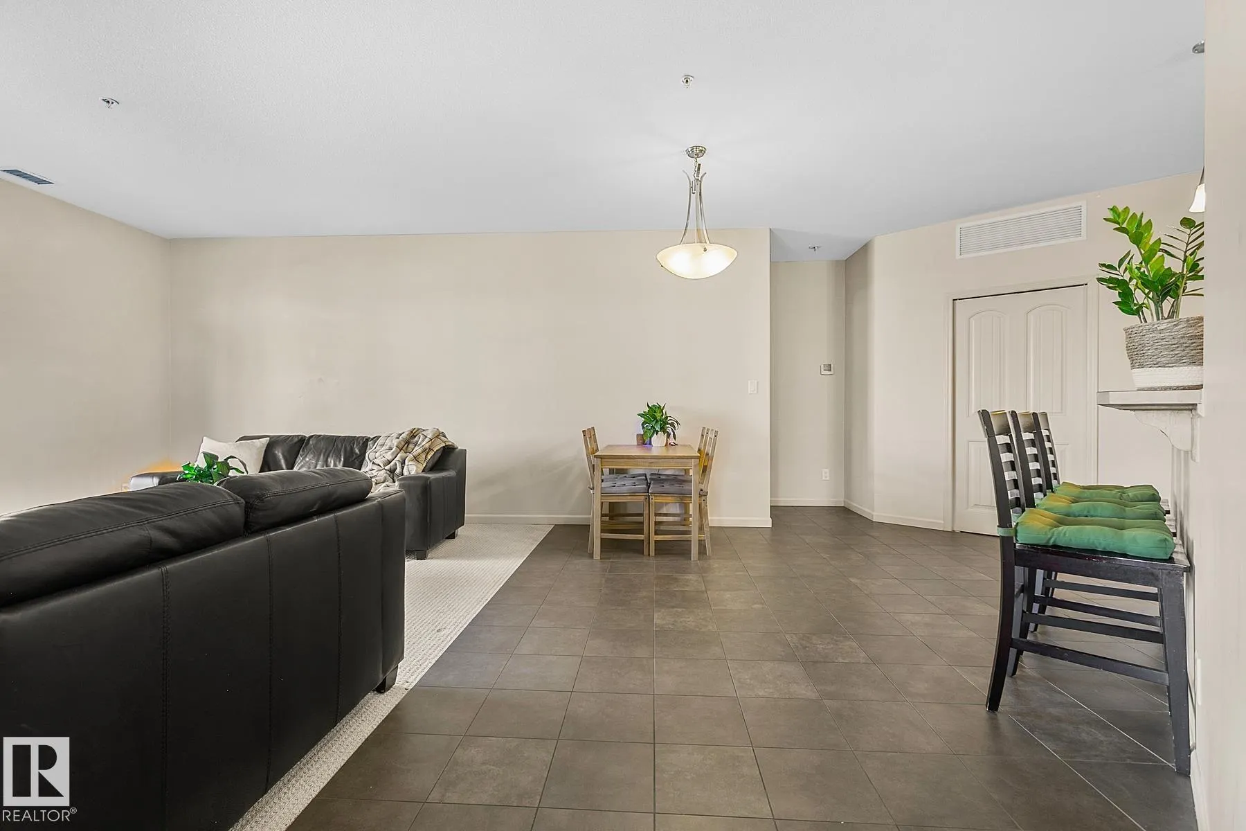 2503 HANNA Crescent