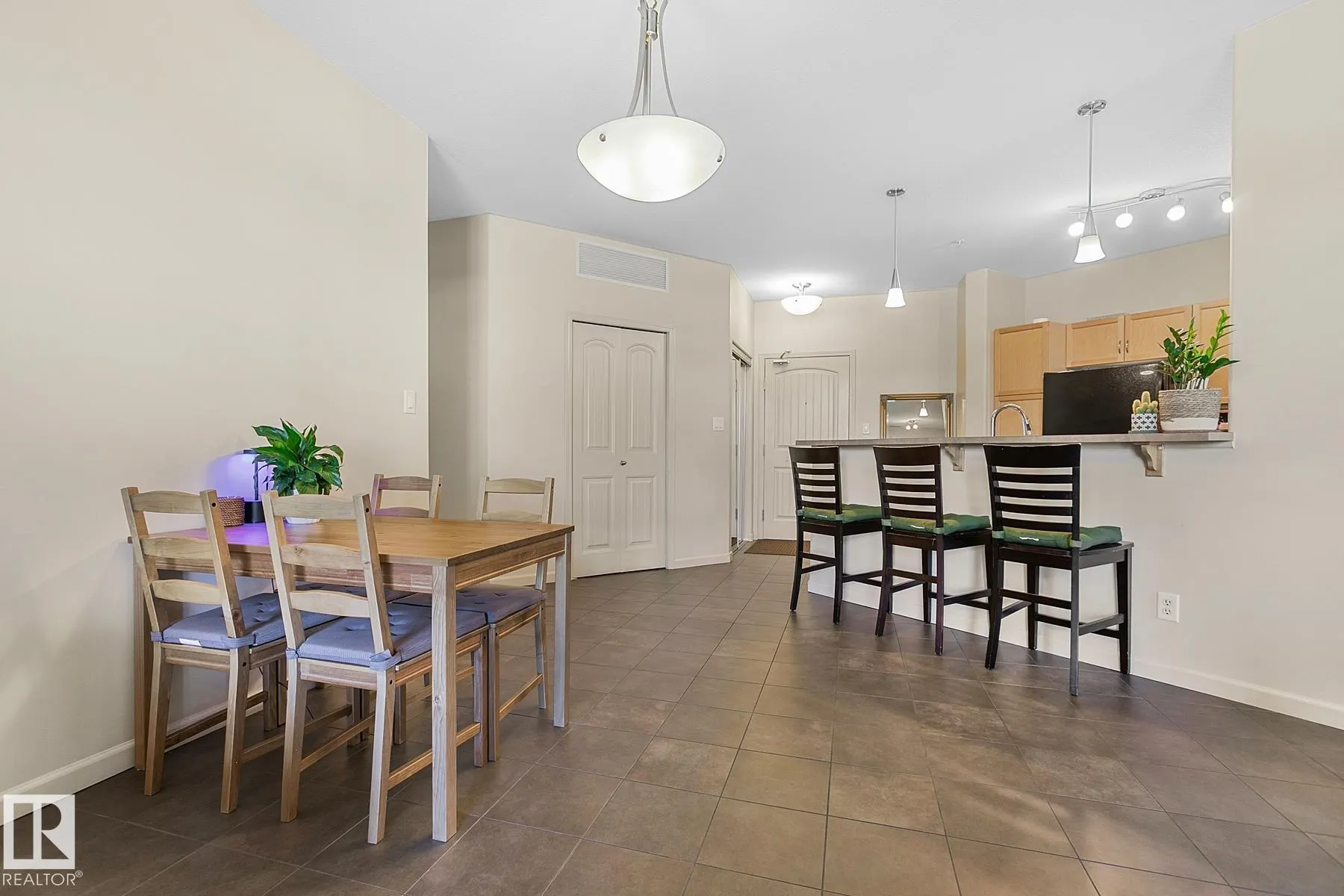 2503 HANNA Crescent