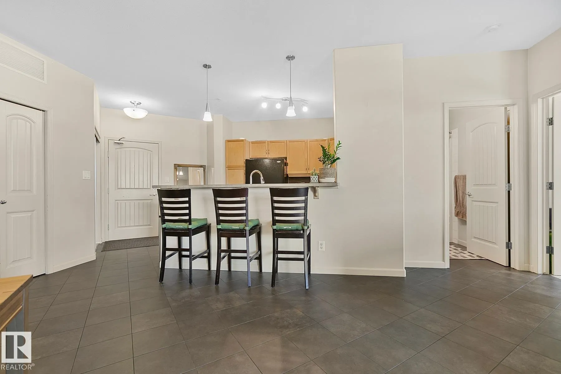2503 HANNA Crescent
