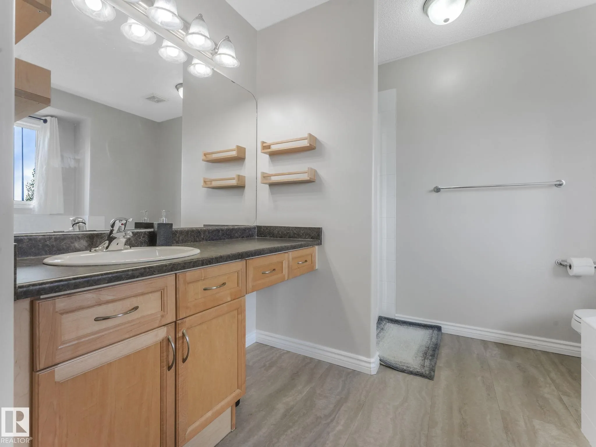 337 COWAN Crescent