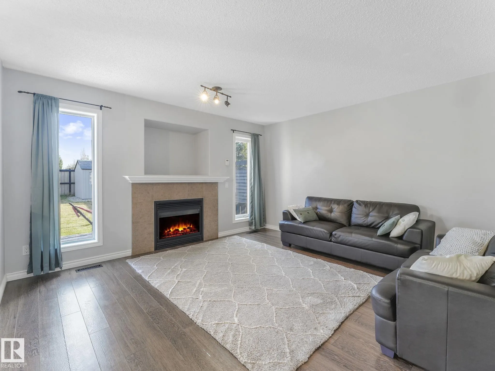 337 COWAN Crescent
