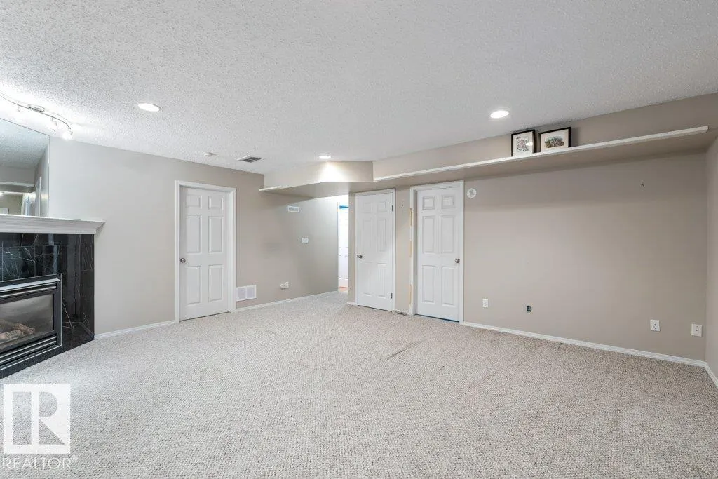 97 DUNFIELD Crescent