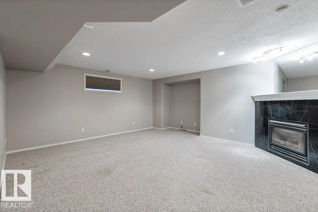 97 DUNFIELD Crescent