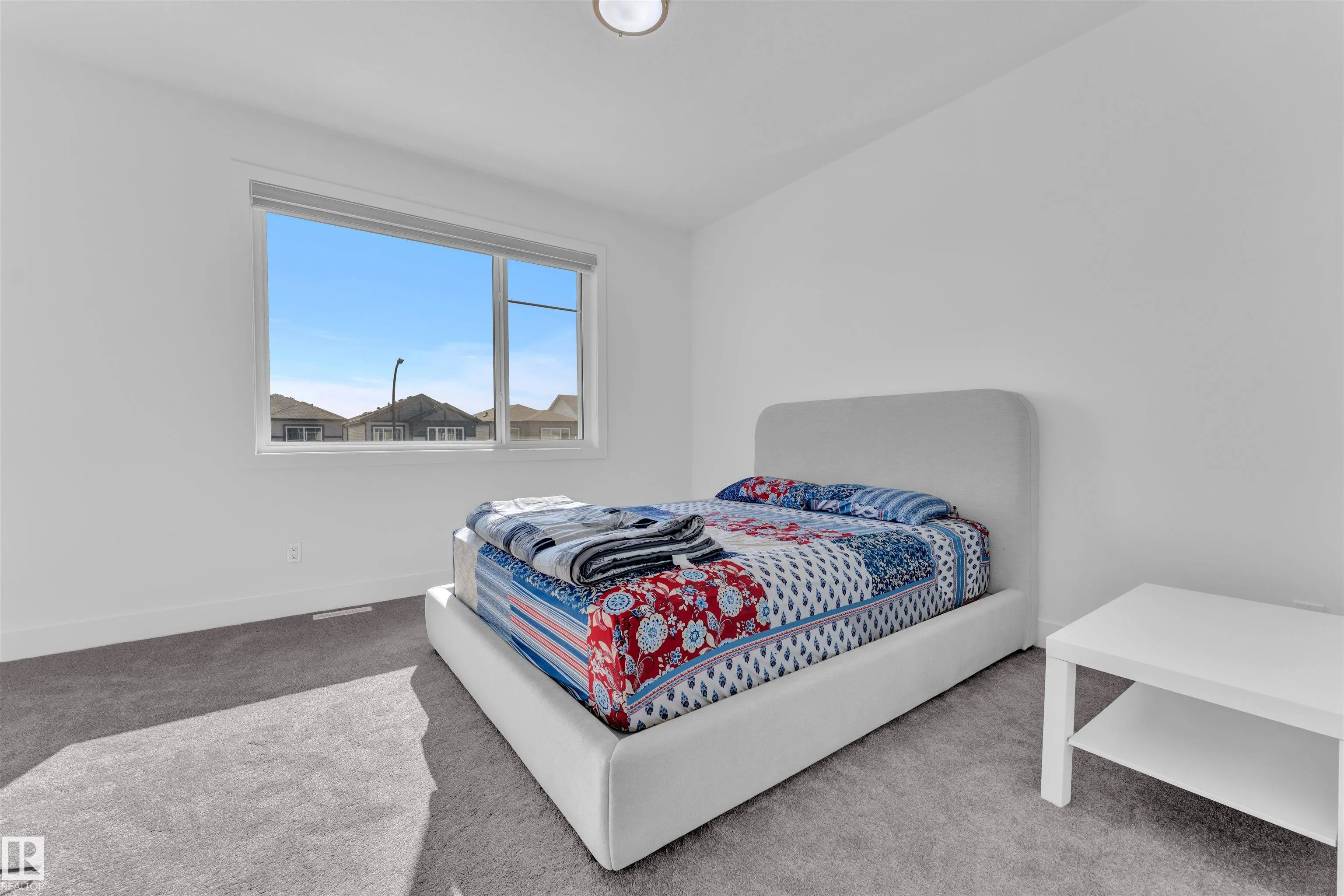 445 ROBERTS Crescent
