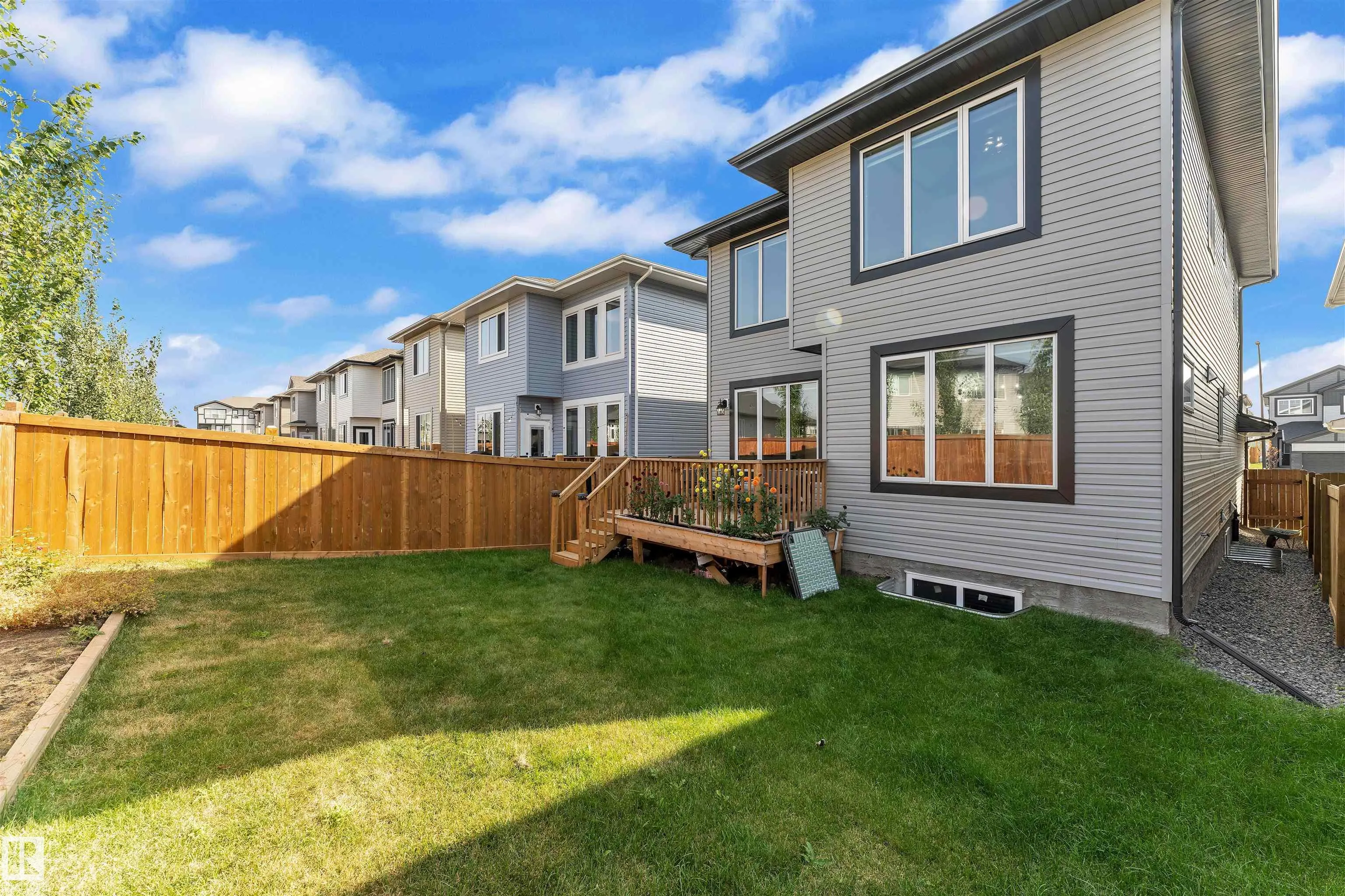 445 ROBERTS Crescent