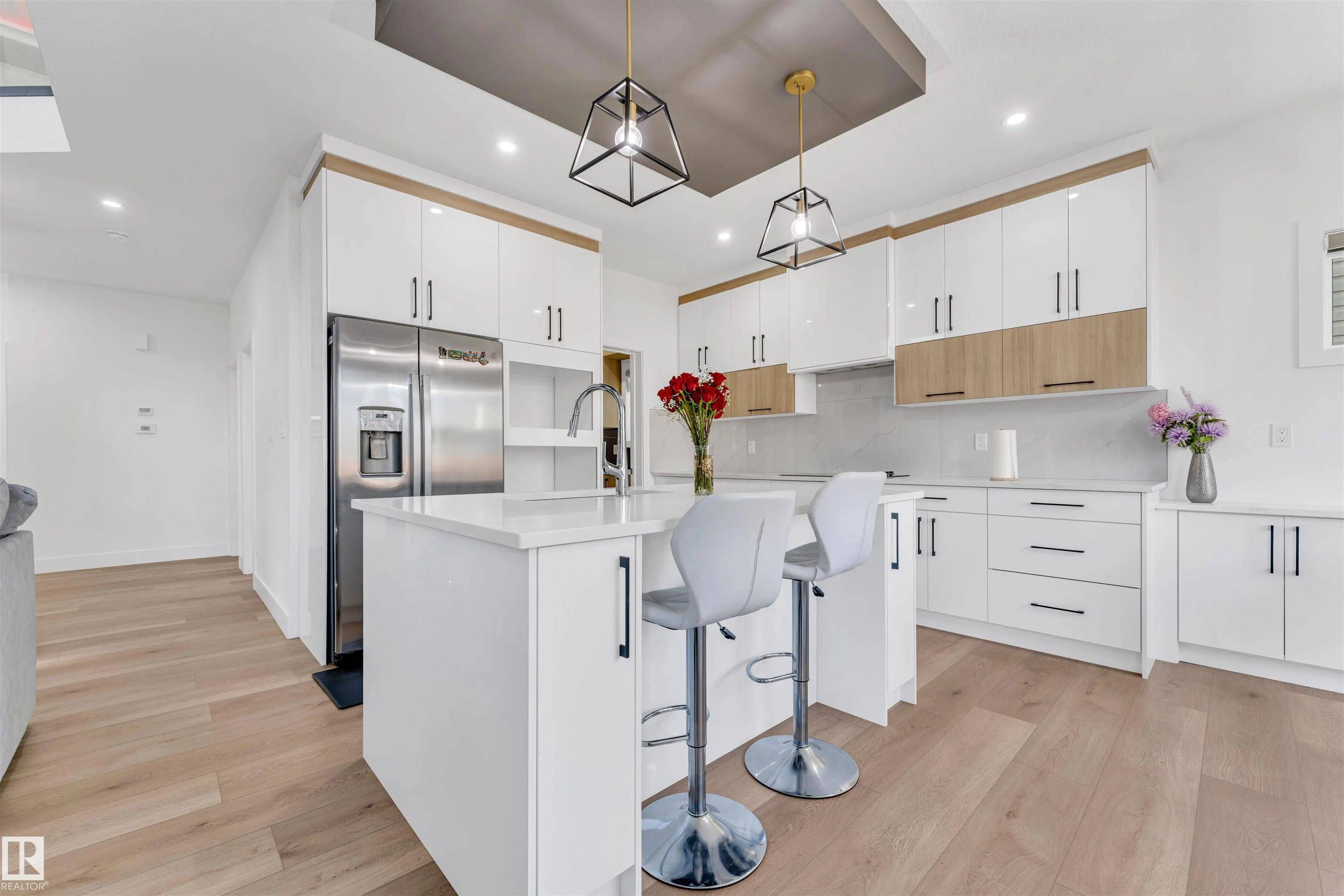 445 ROBERTS Crescent