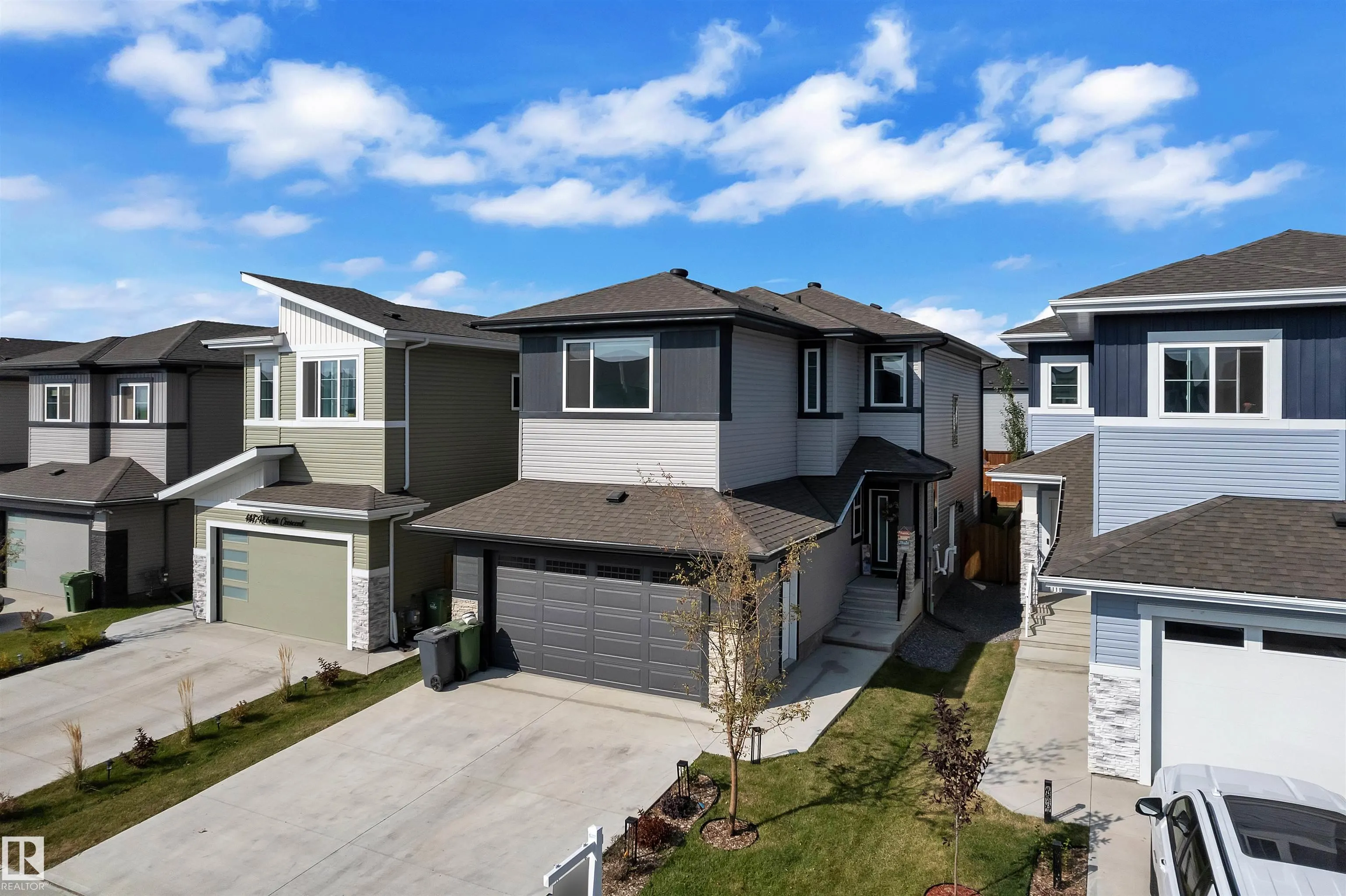 445 ROBERTS Crescent