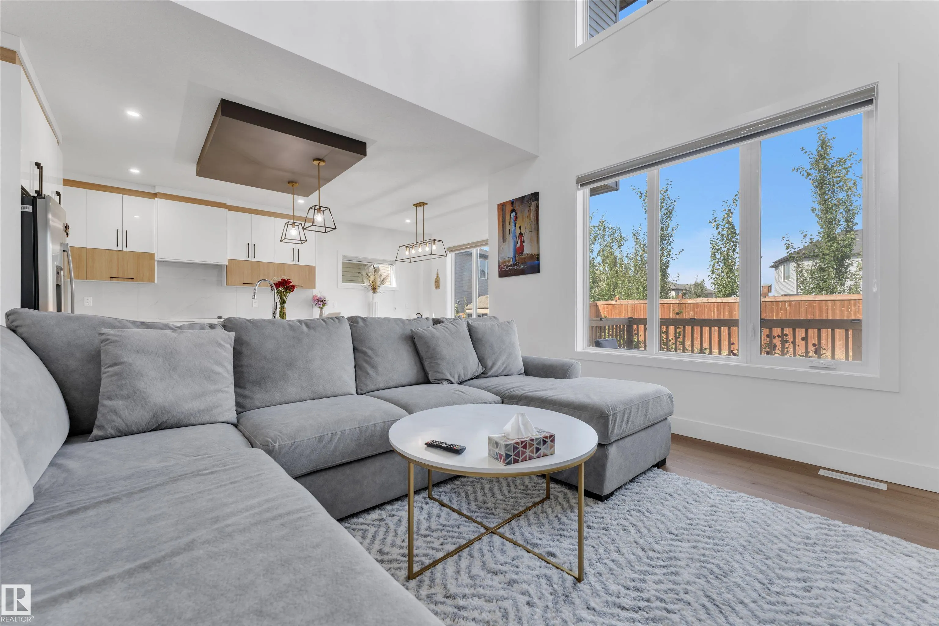 445 ROBERTS Crescent