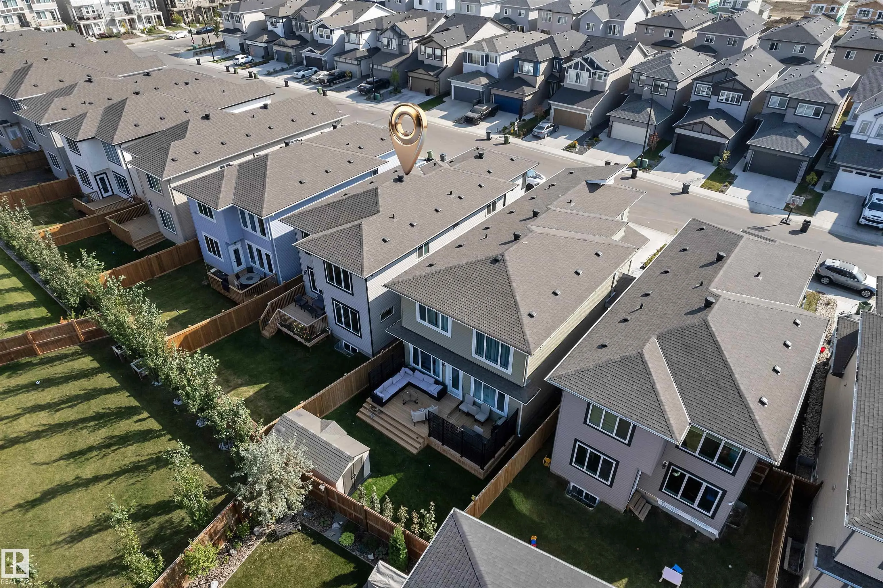 445 ROBERTS Crescent