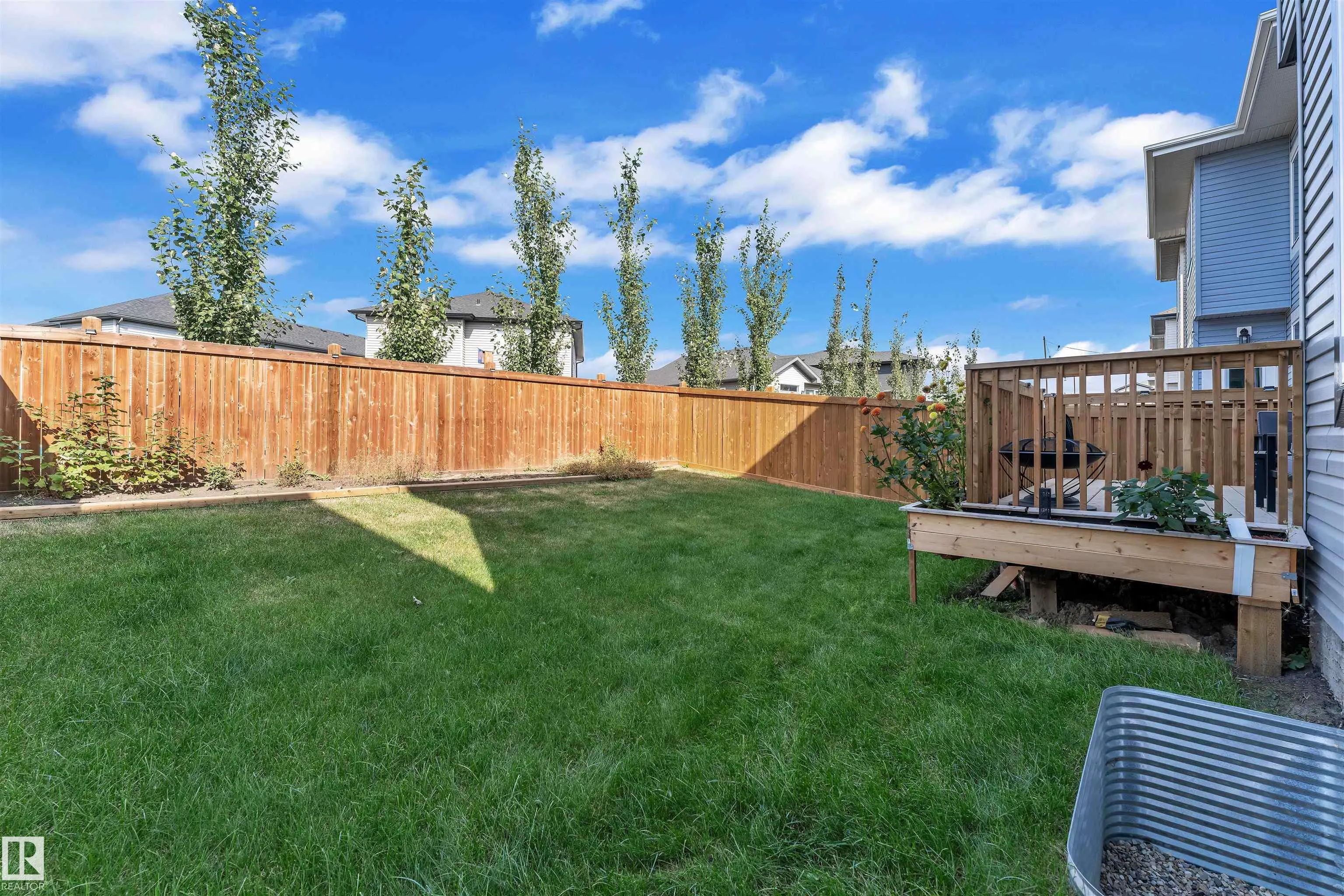 445 ROBERTS Crescent