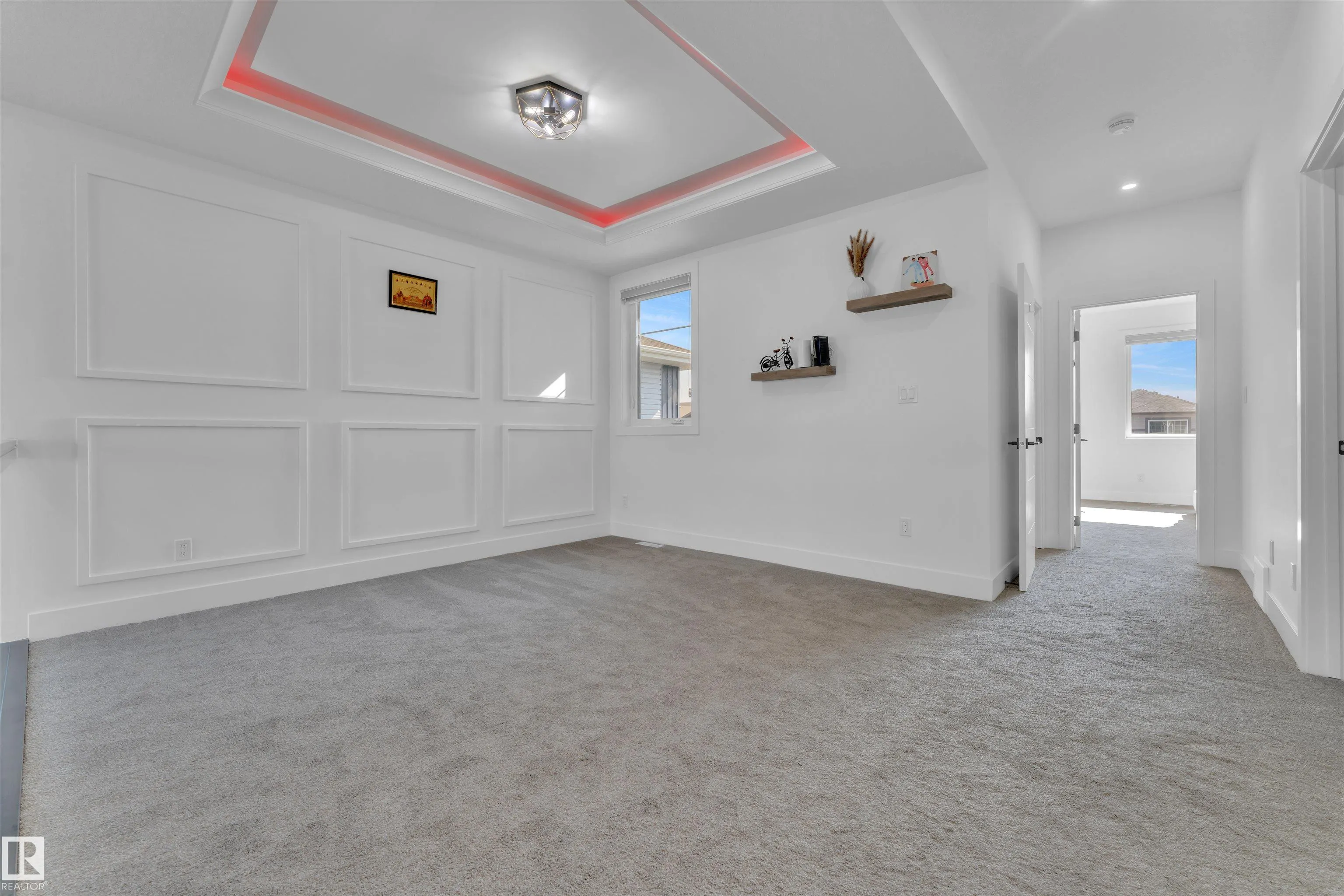445 ROBERTS Crescent