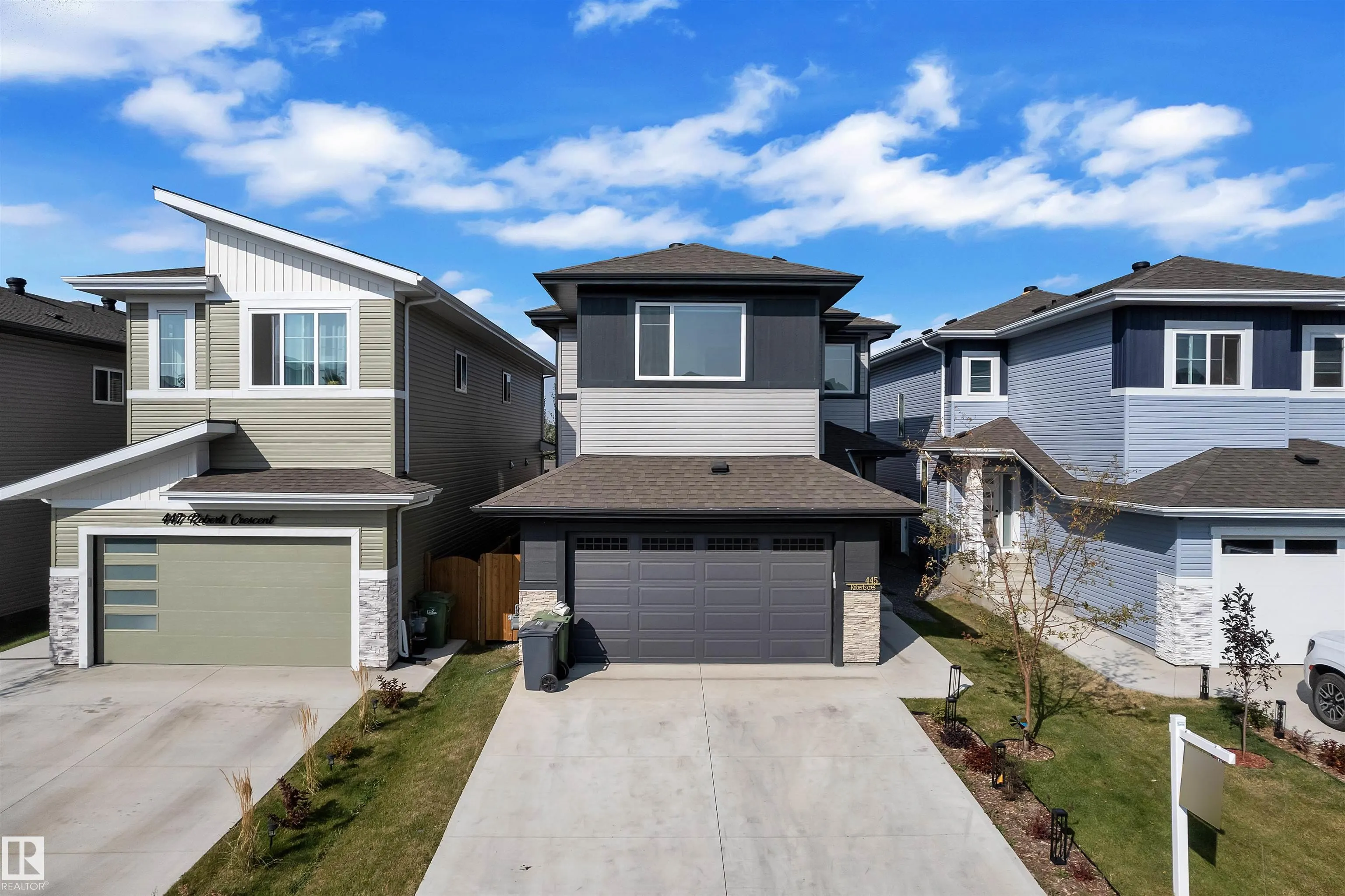 445 ROBERTS Crescent