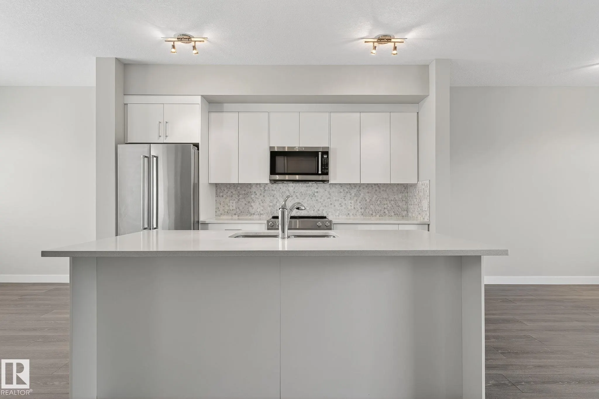 600 BELLEROSE Drive