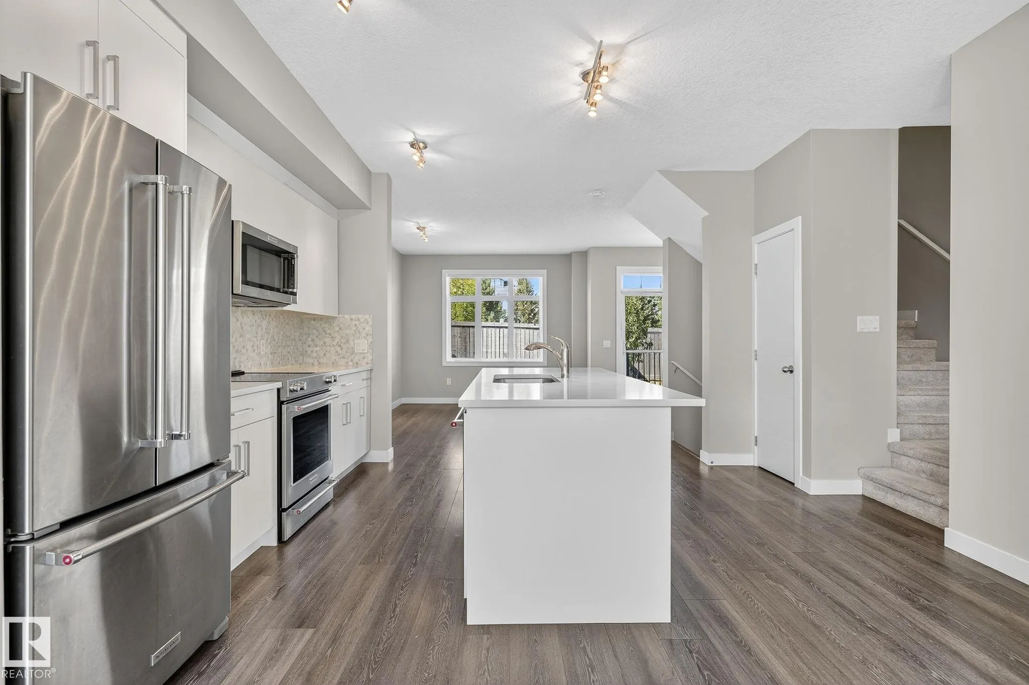 600 BELLEROSE Drive