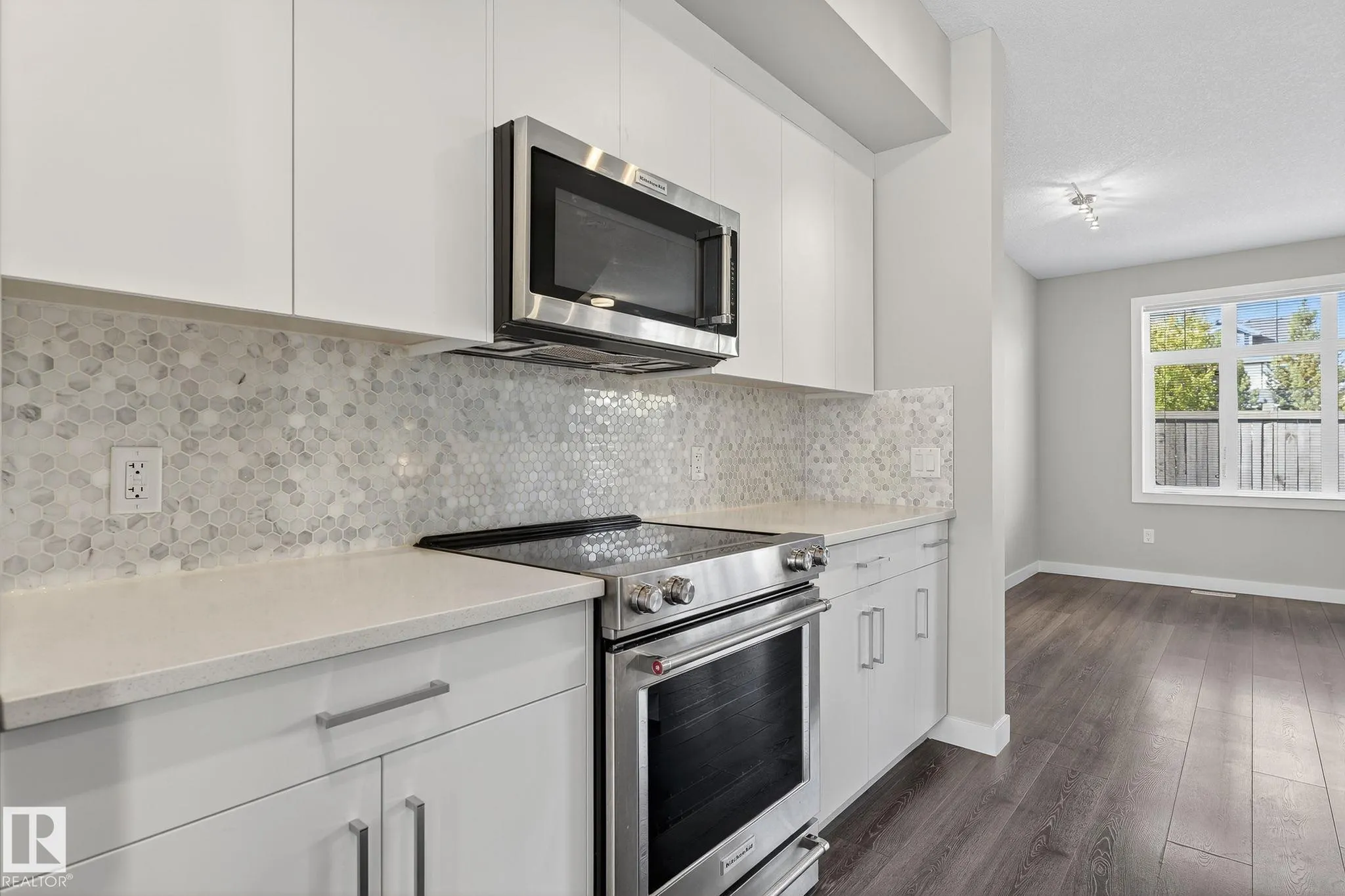 600 BELLEROSE Drive
