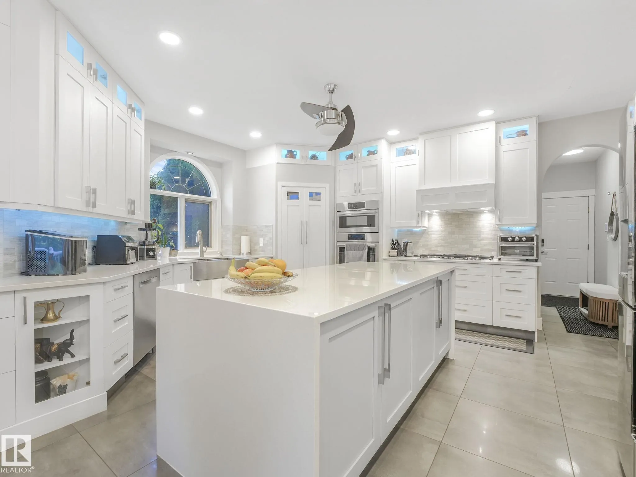 536 ESTATE Drive